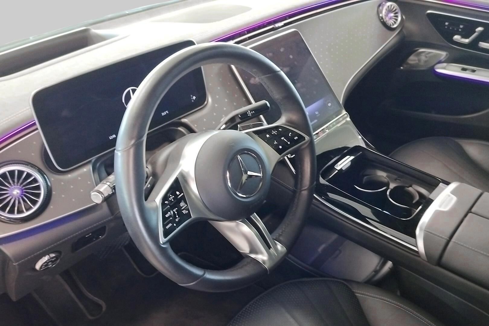 Mercedes-Benz EQE iso kuva 1