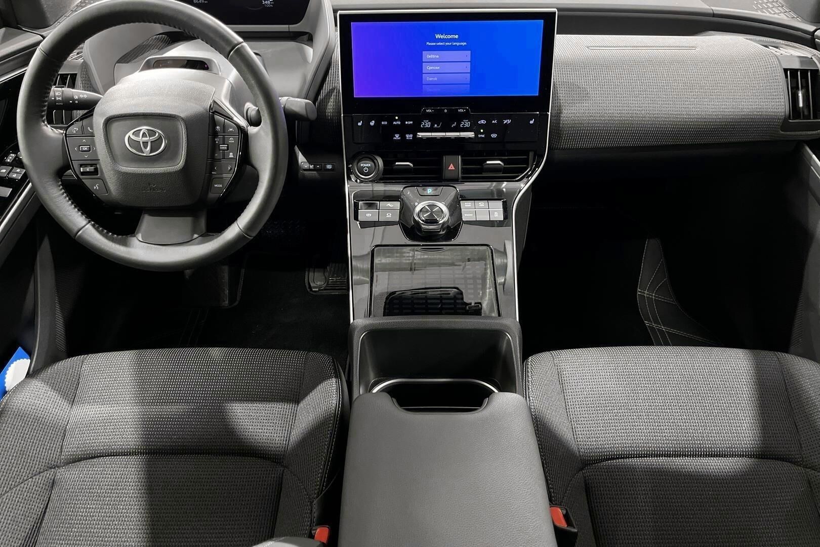 Toyota bZ4X iso kuva 10