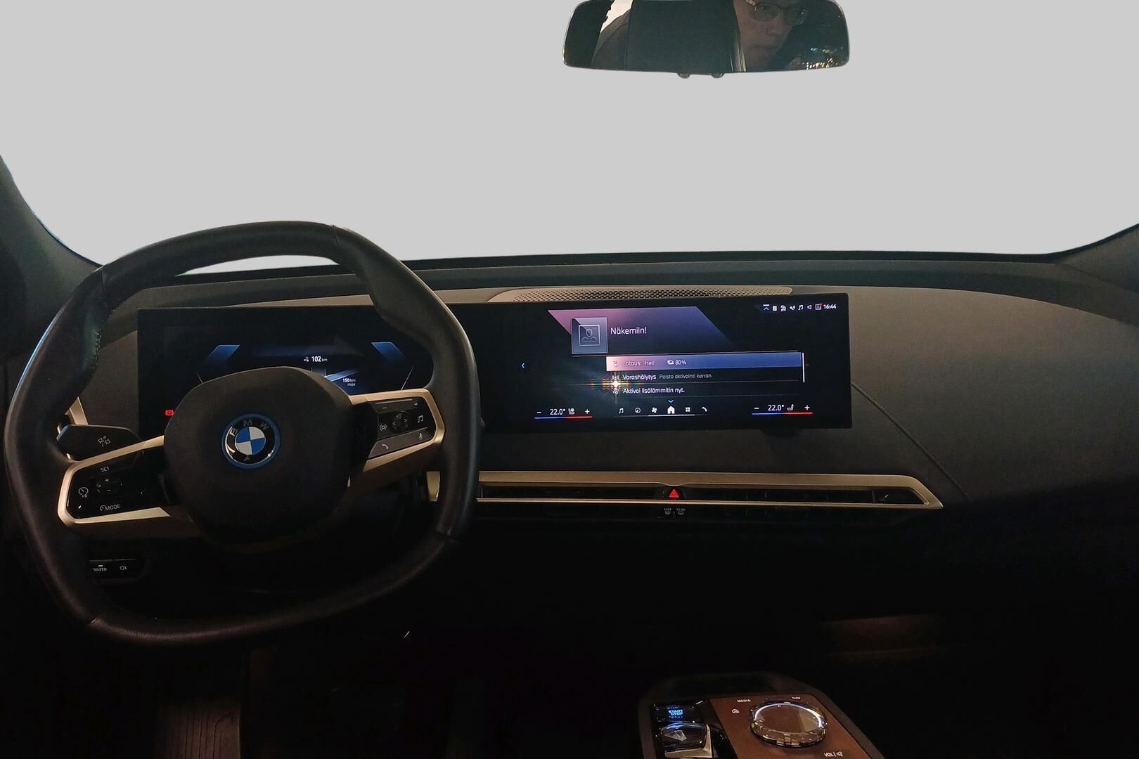 BMW iX iso kuva 1