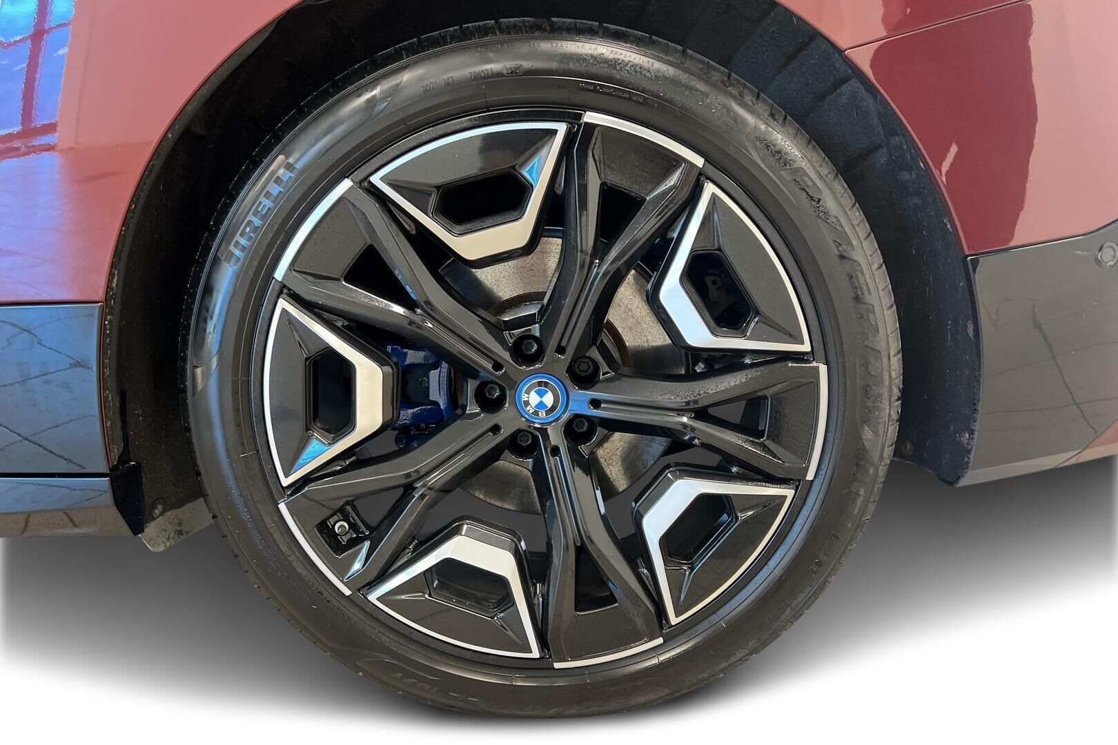 BMW iX iso kuva 12