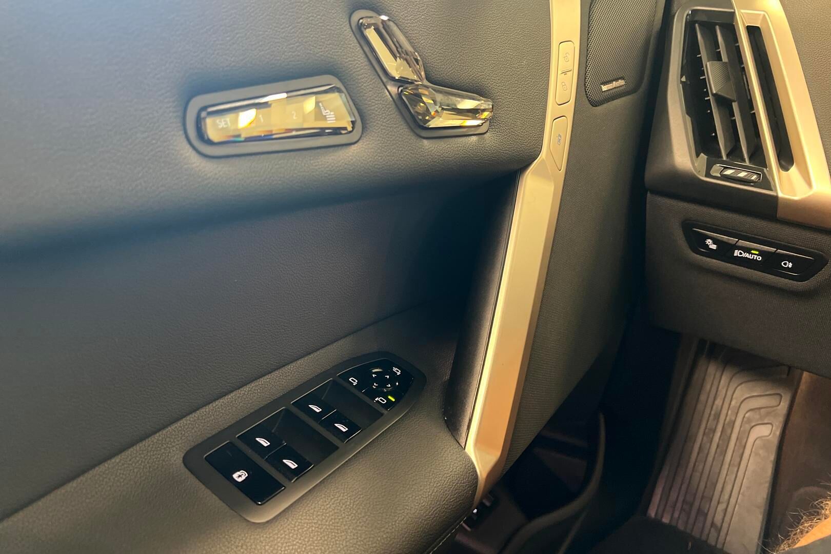 BMW iX iso kuva 18