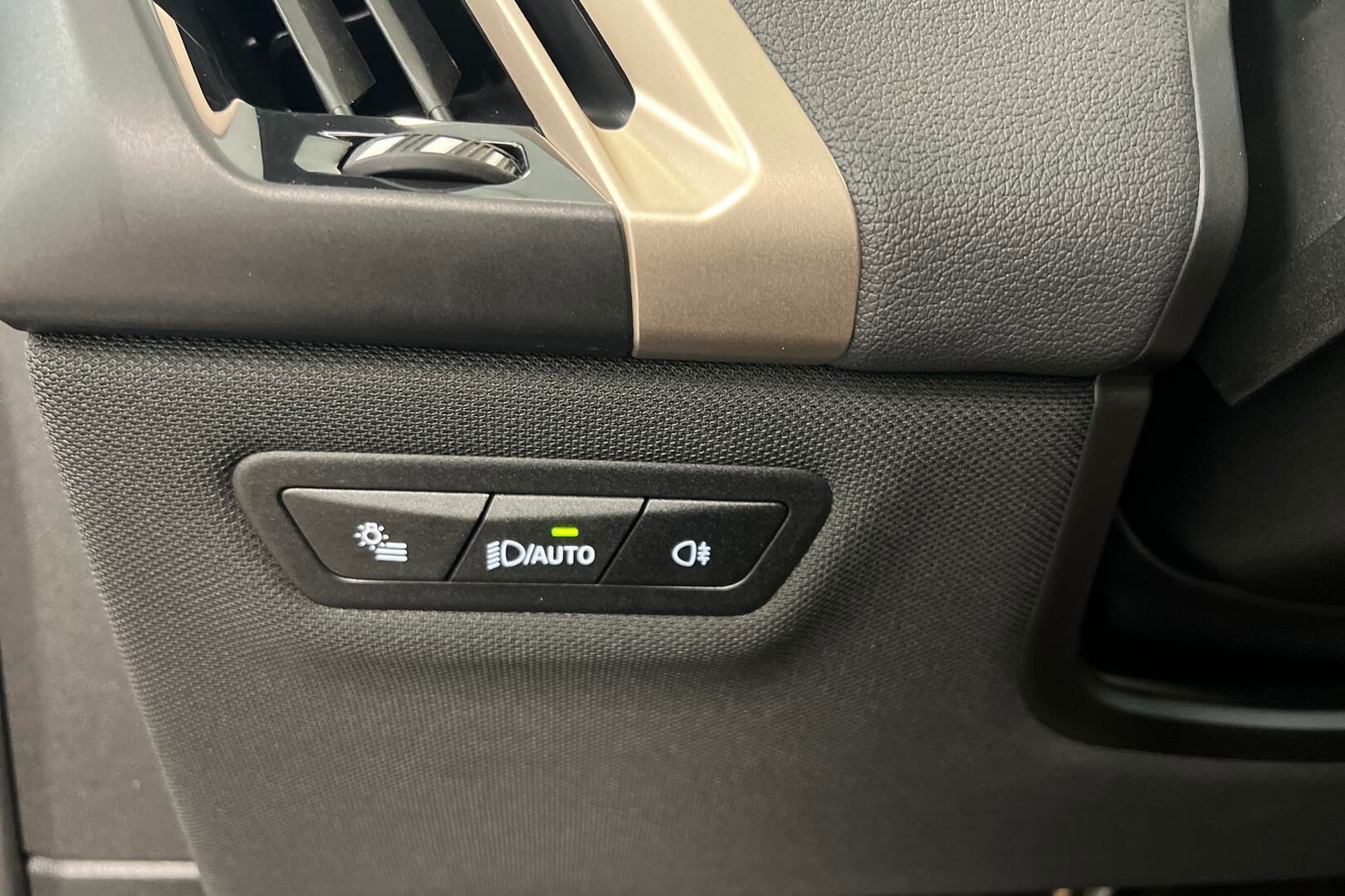 BMW iX iso kuva 19
