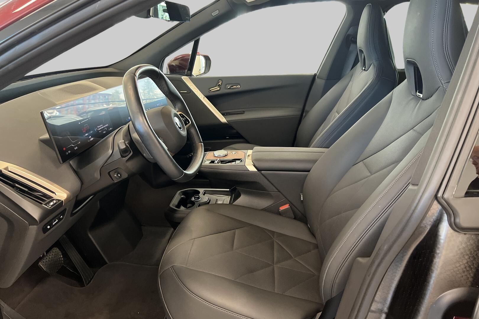 BMW iX iso kuva 8