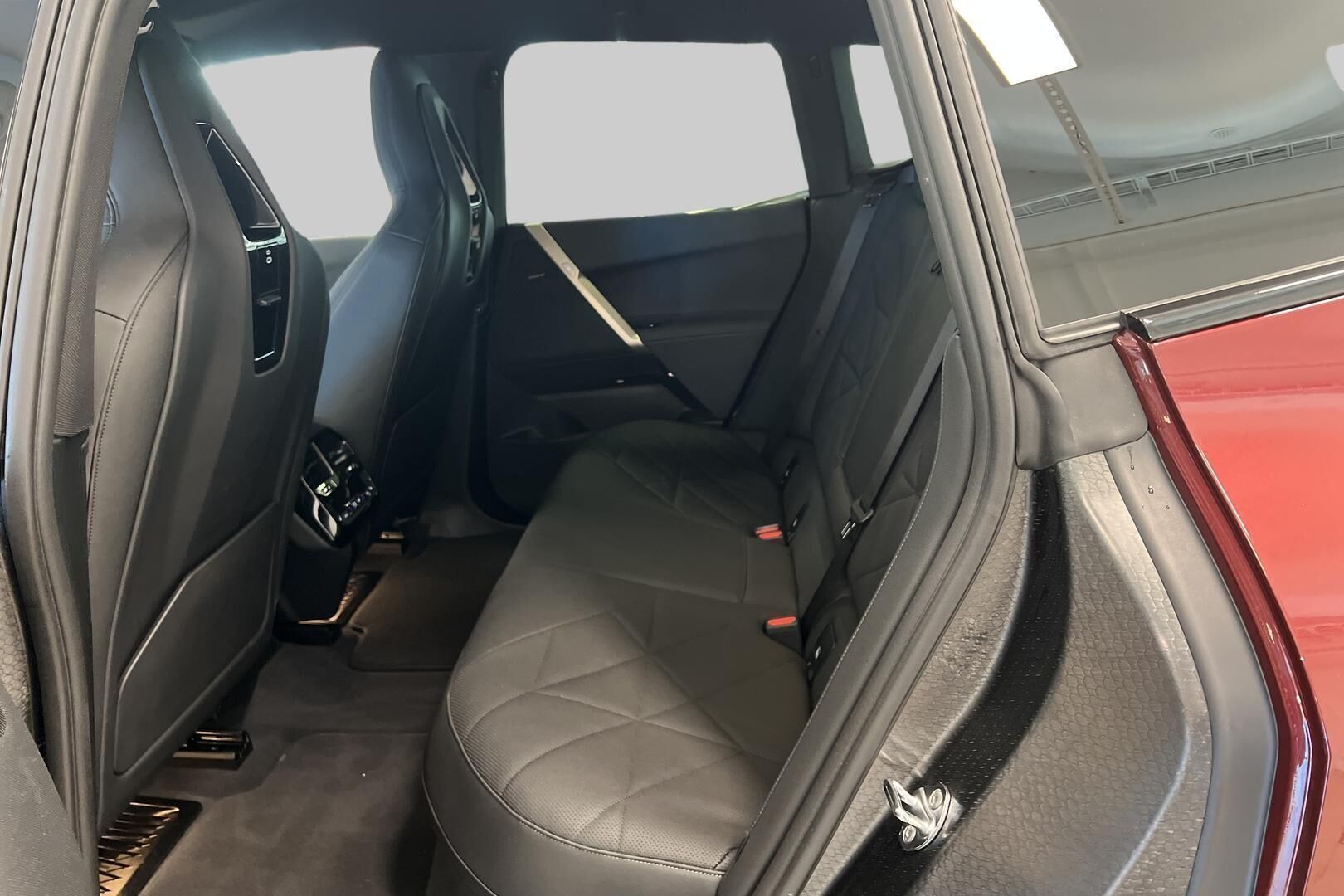 BMW iX iso kuva 9