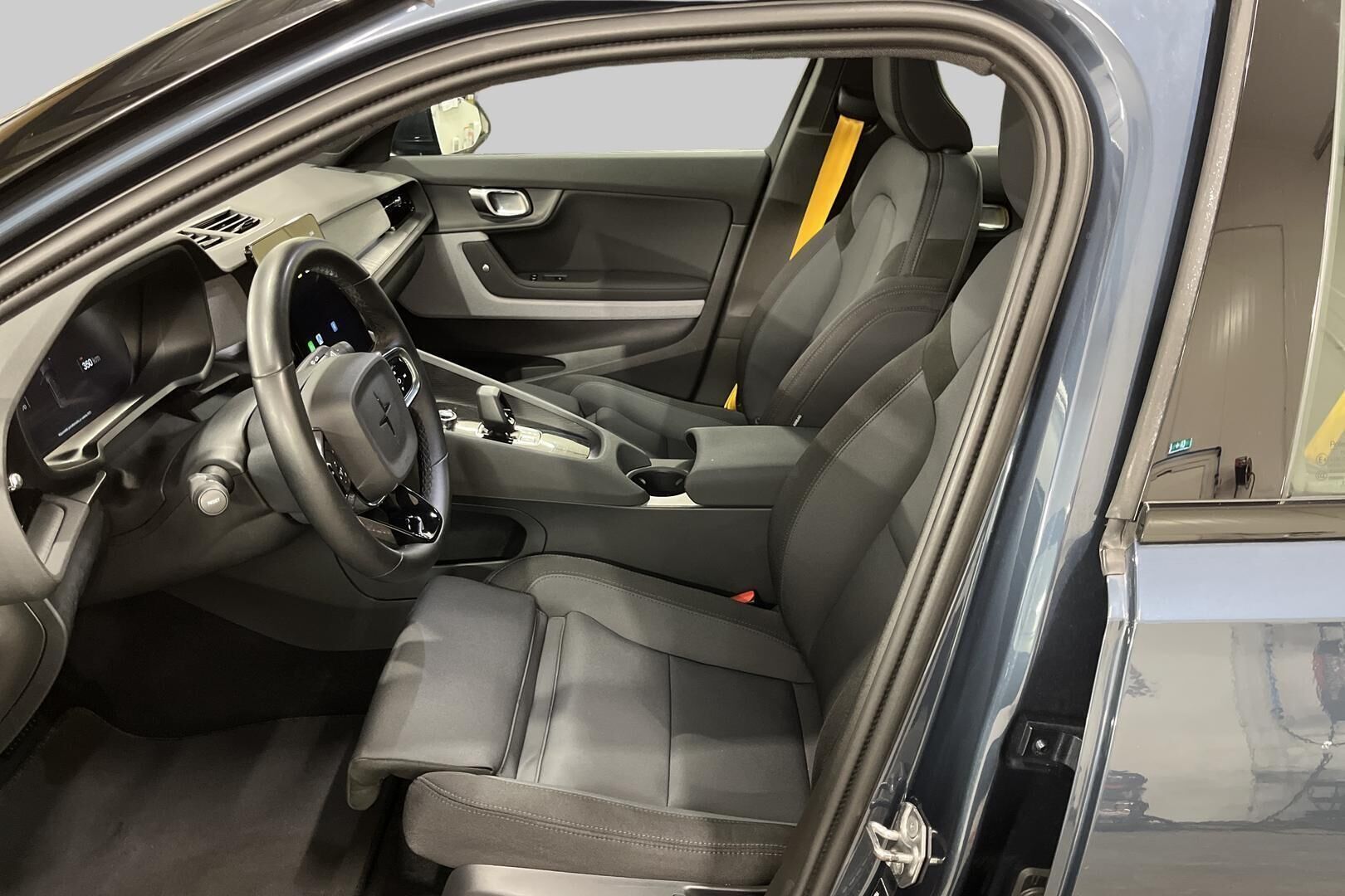 Polestar 2 iso kuva 9