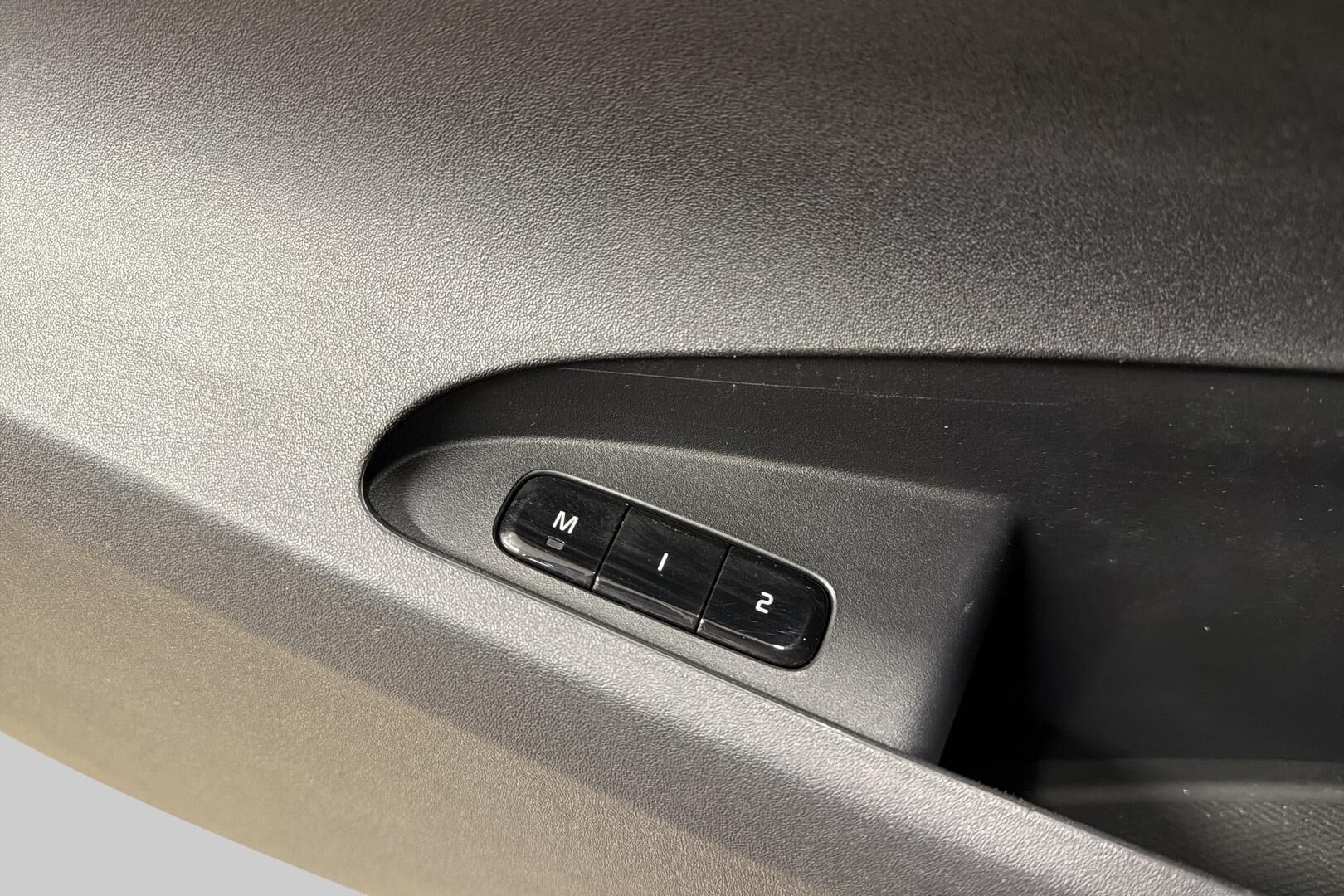 Polestar 2 iso kuva 16