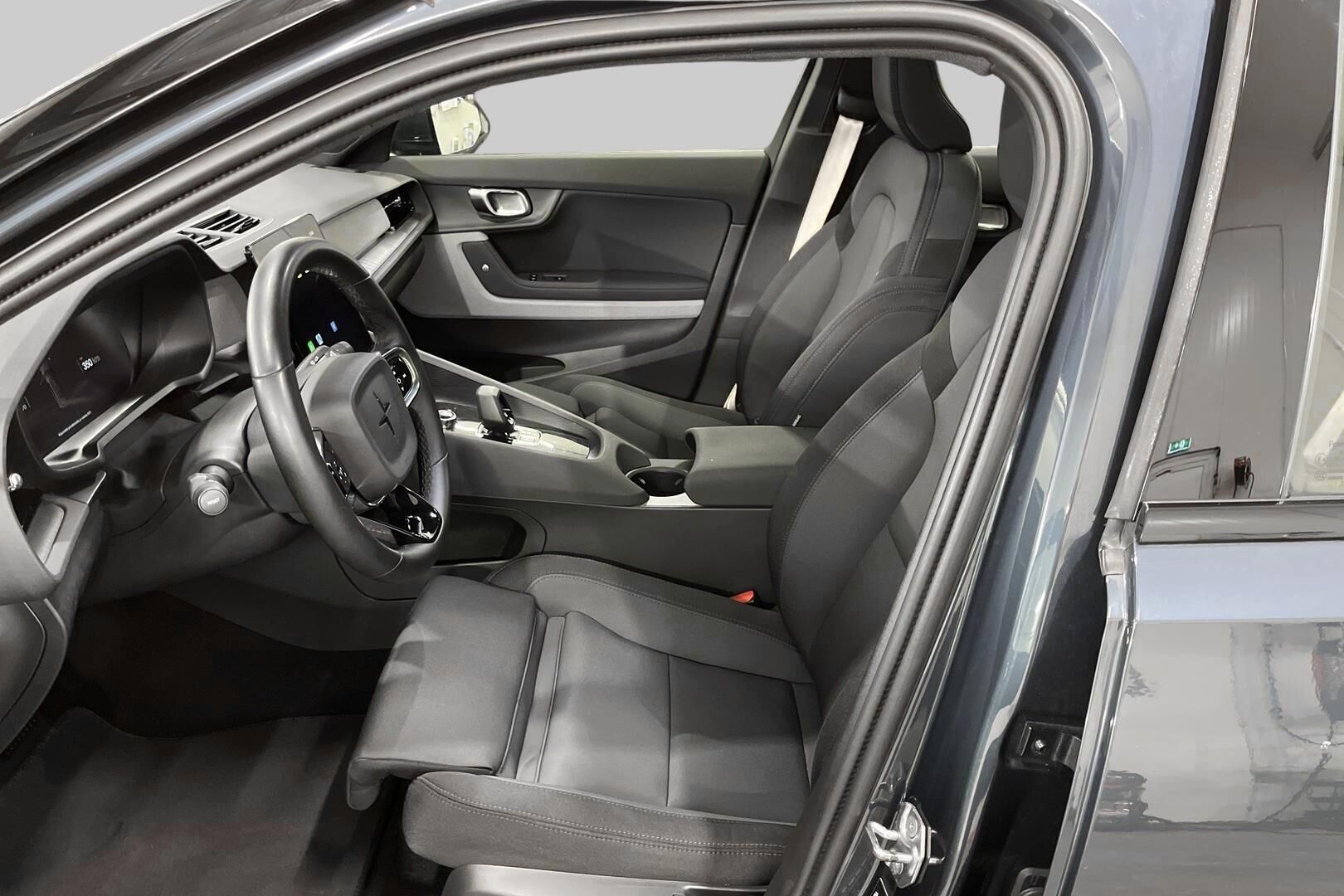 Polestar 2 iso kuva 3