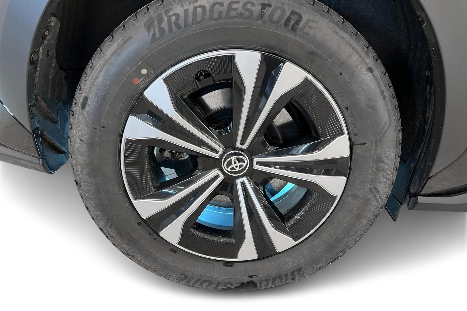 Toyota bZ4X iso kuva 13
