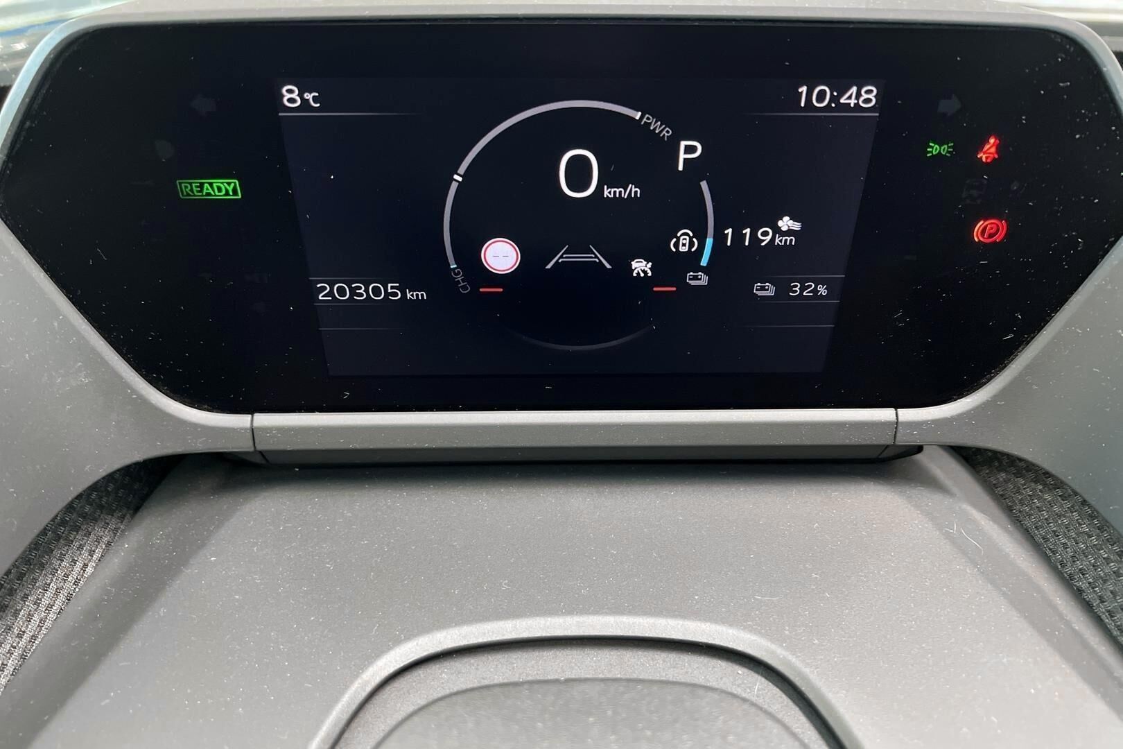 Toyota bZ4X iso kuva 14