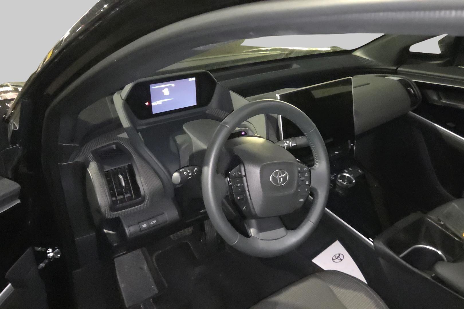 Toyota bZ4X iso kuva 2