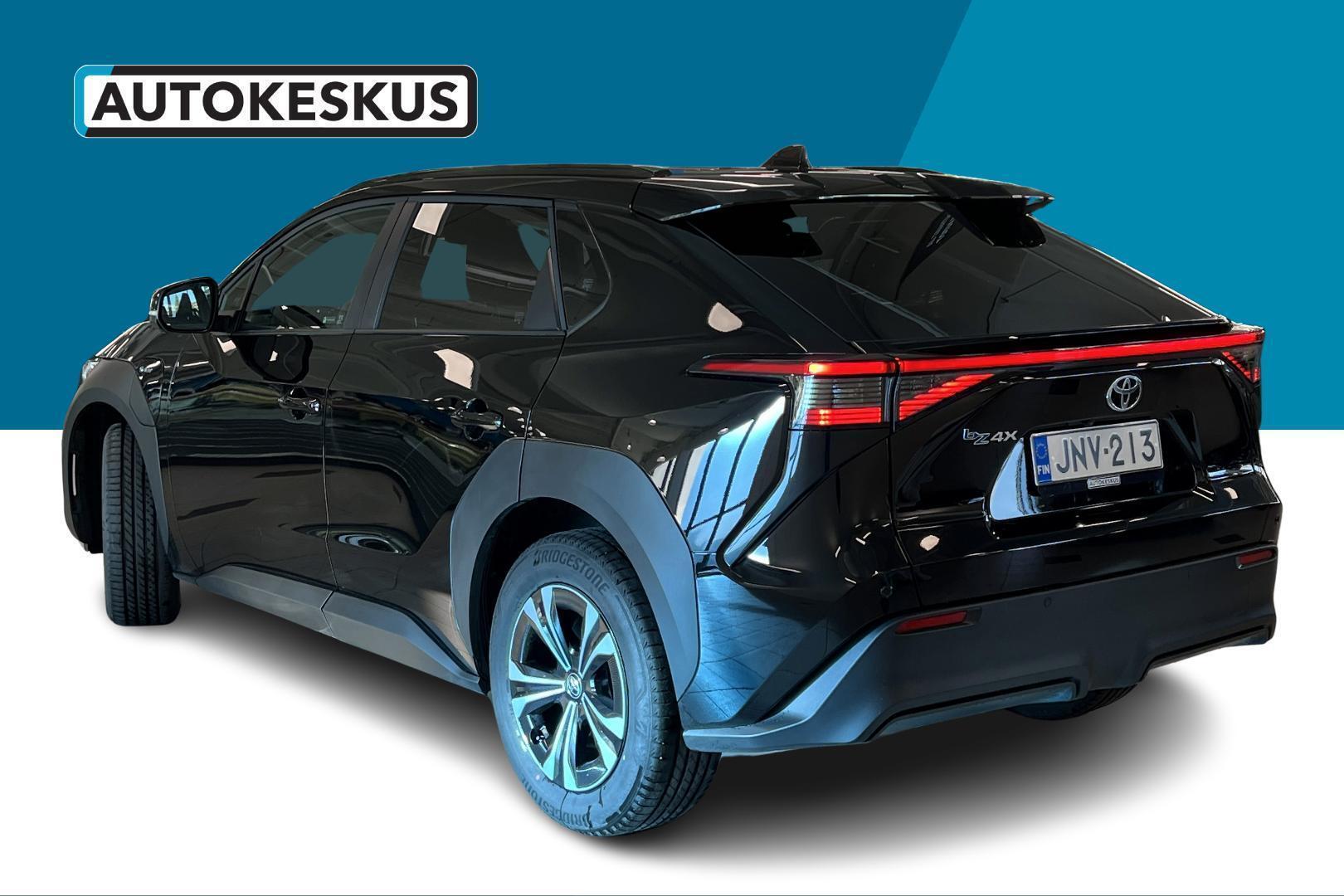 Toyota bZ4X iso kuva 7