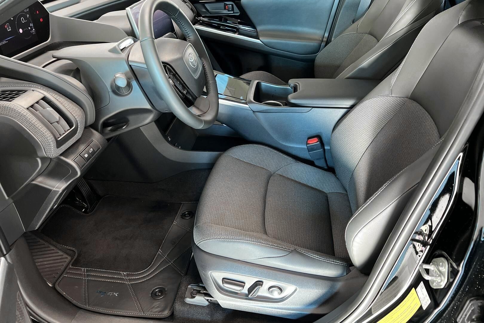Toyota bZ4X iso kuva 9