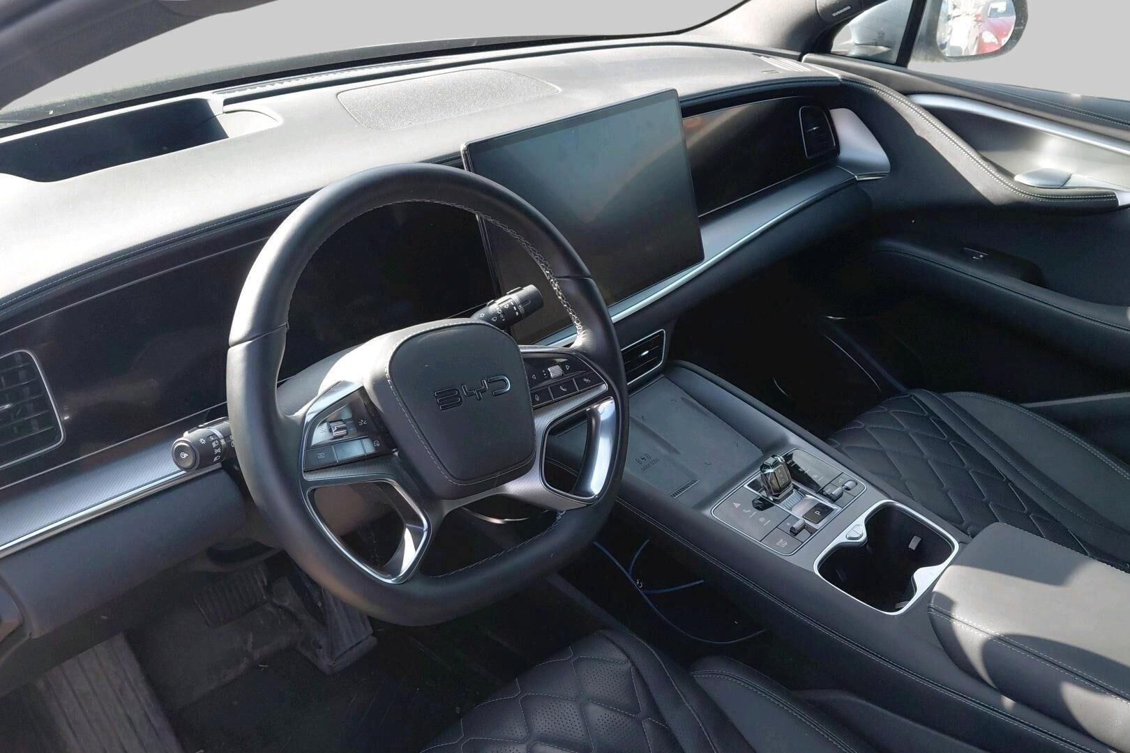 BYD Sealion 7 iso kuva 2