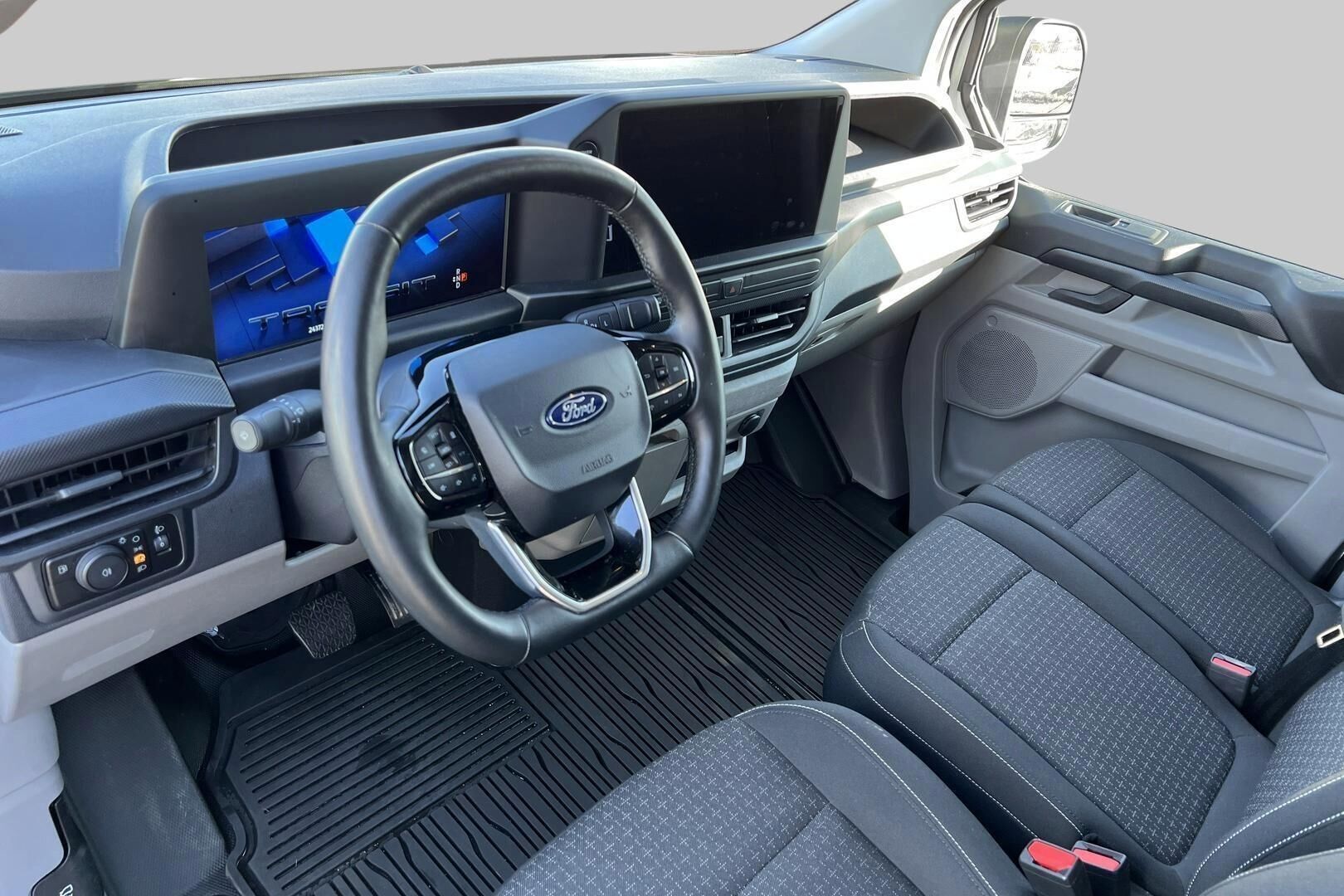 Ford Transit Custom iso kuva 10