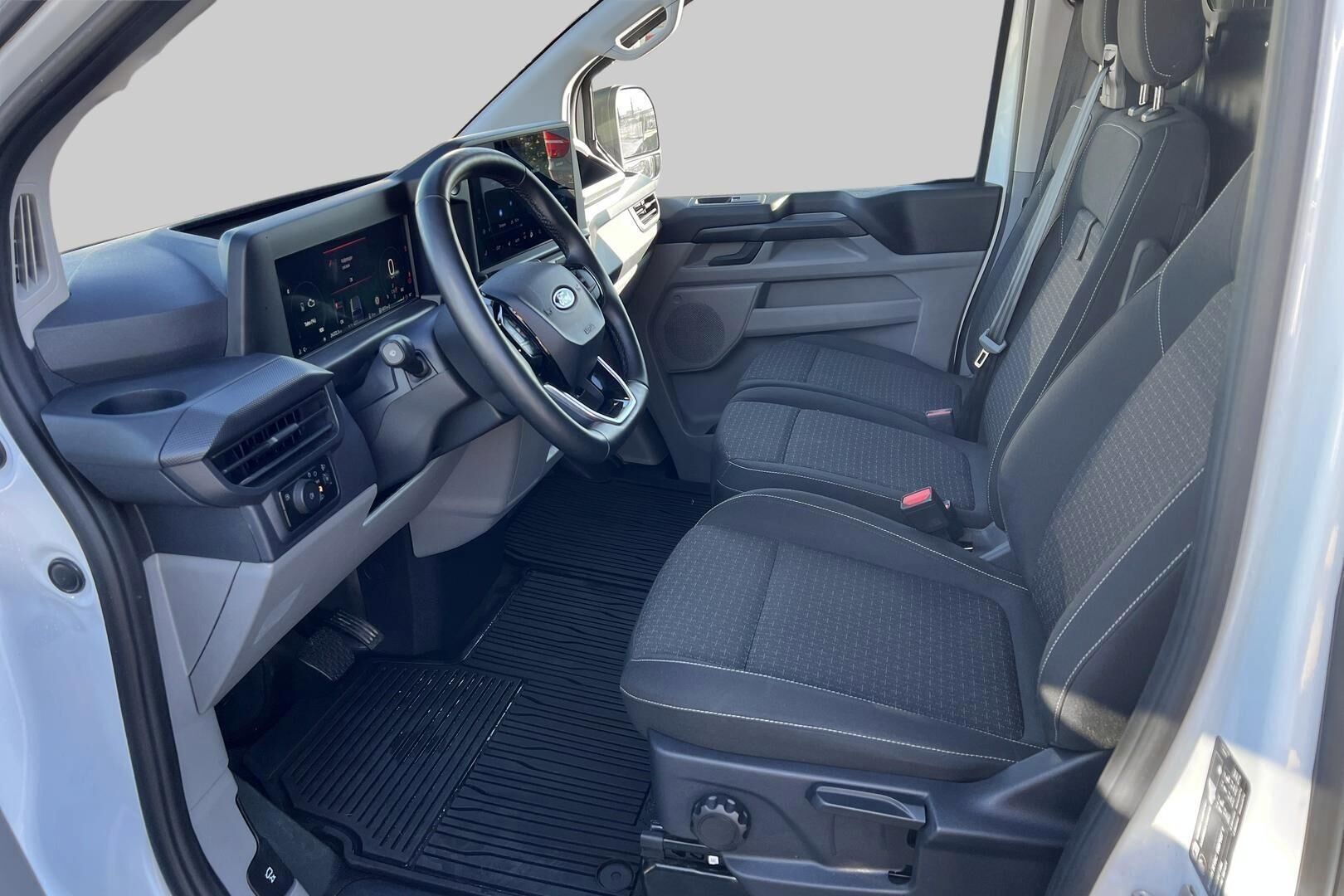 Ford Transit Custom iso kuva 8
