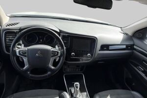 Mitsubishi Outlander PHEV esikatselu 4