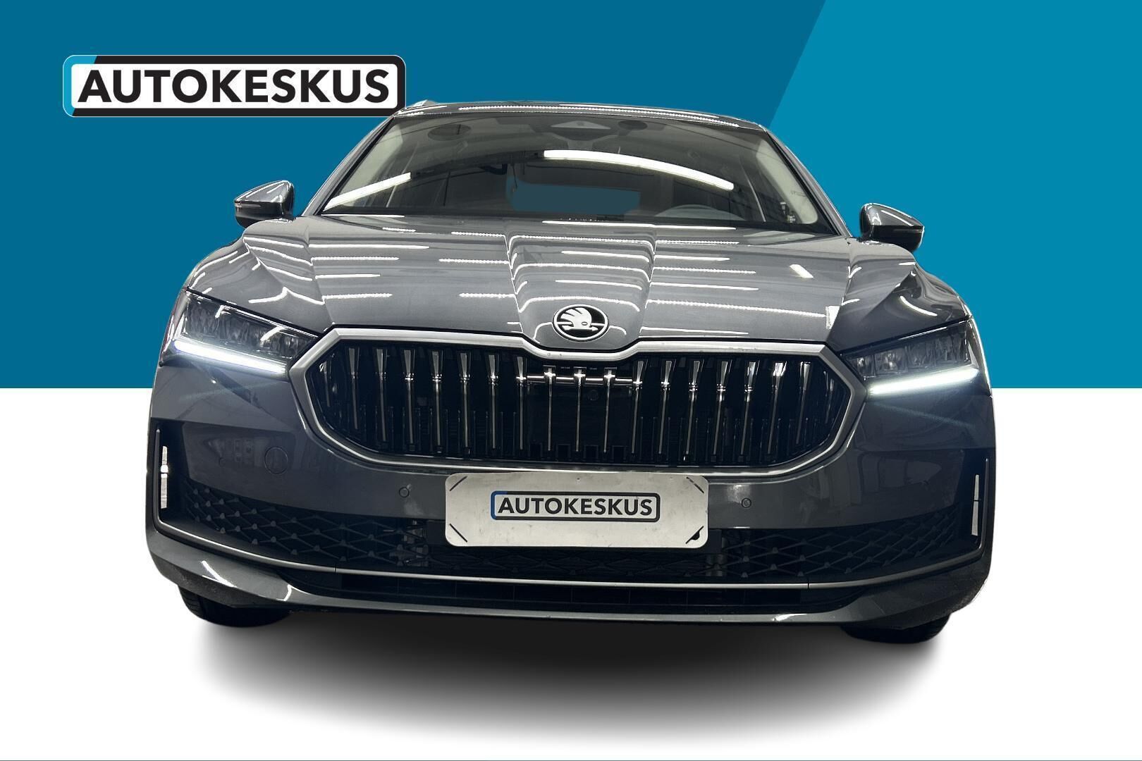 Skoda Superb iso kuva 1