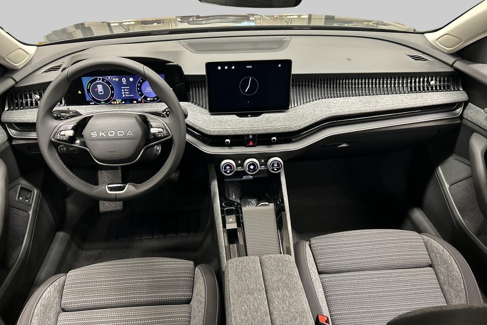 Skoda Superb iso kuva 10