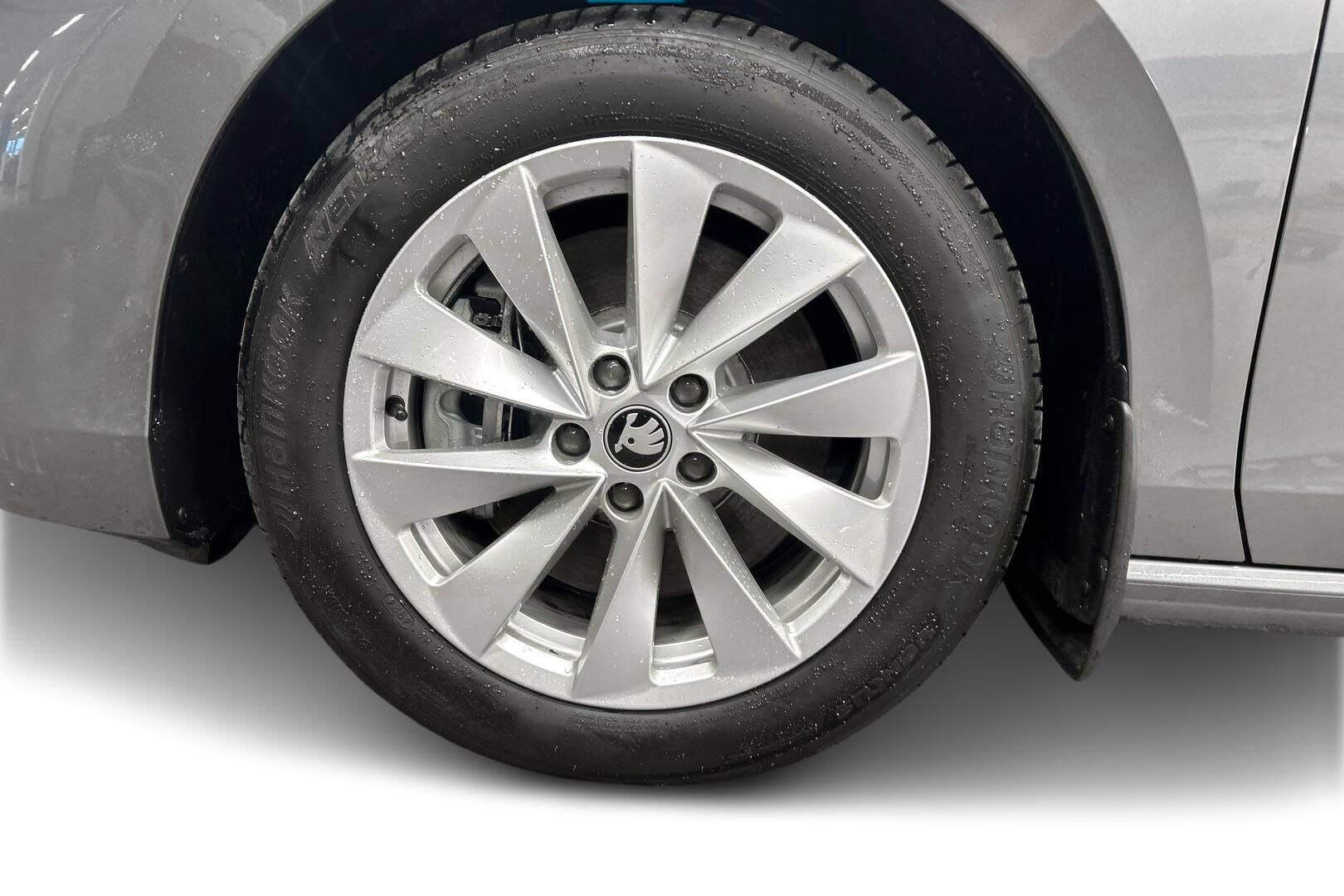Skoda Superb iso kuva 7