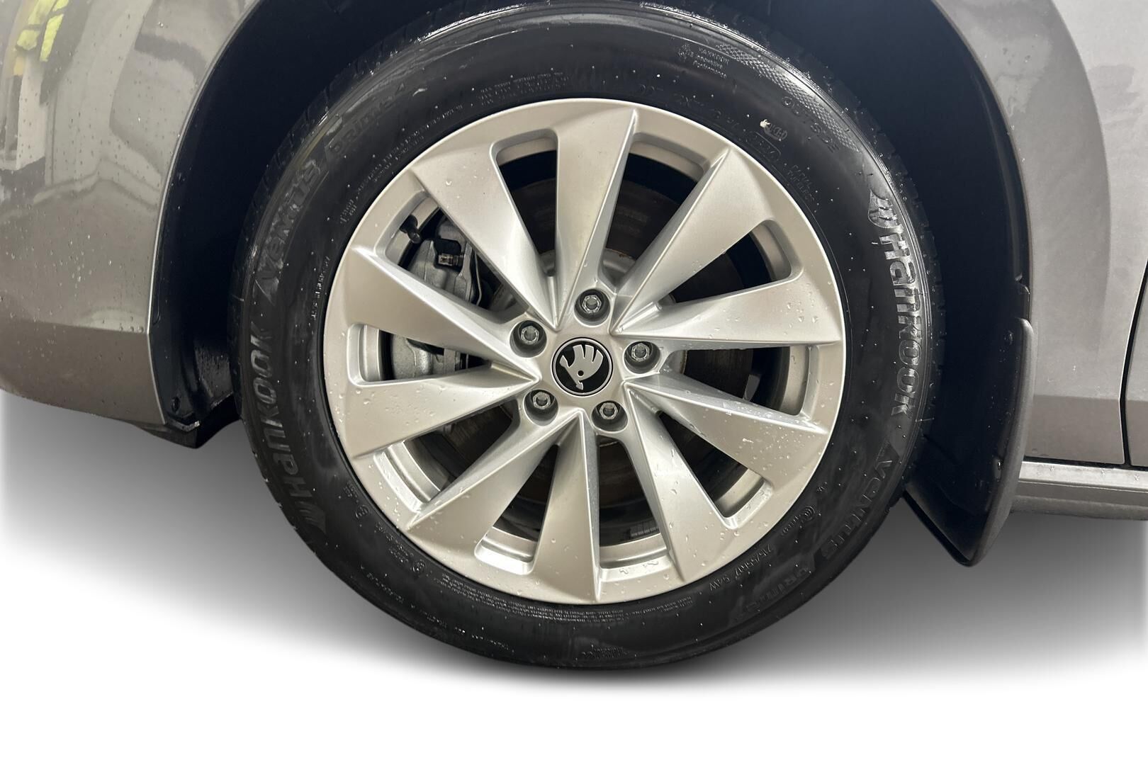 Skoda Superb iso kuva 12