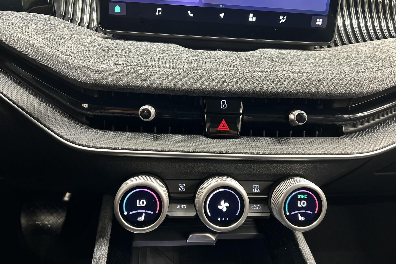 Skoda Superb iso kuva 18