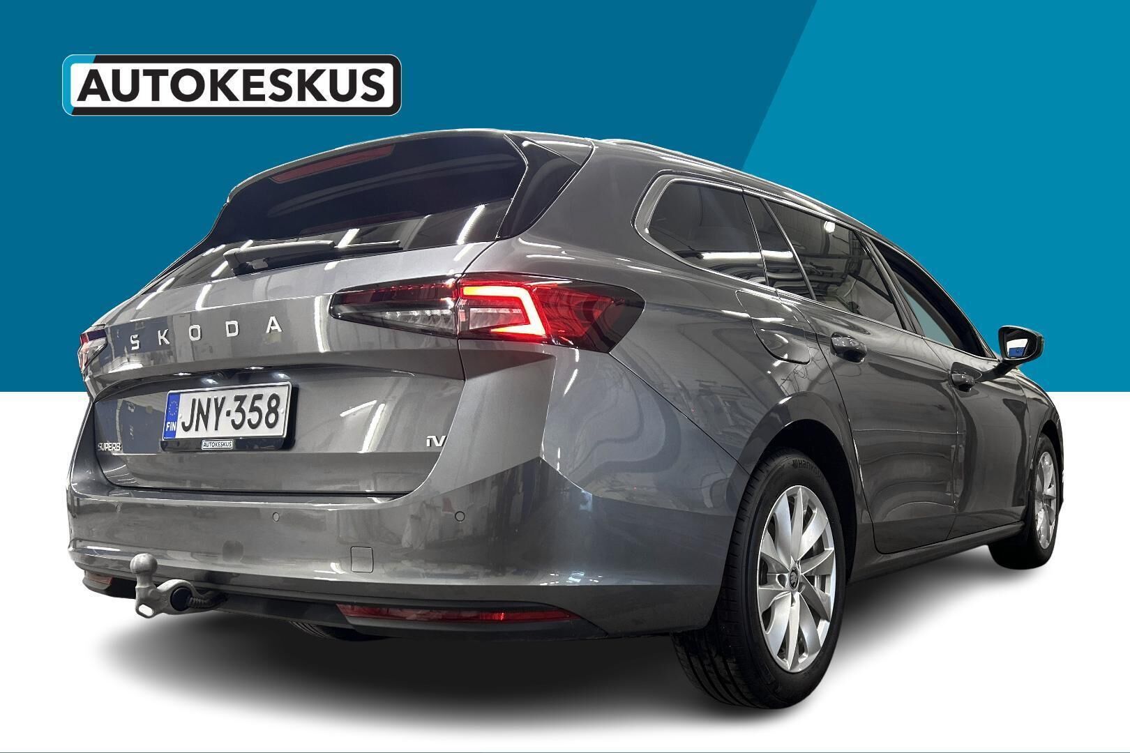 Skoda Superb iso kuva 17
