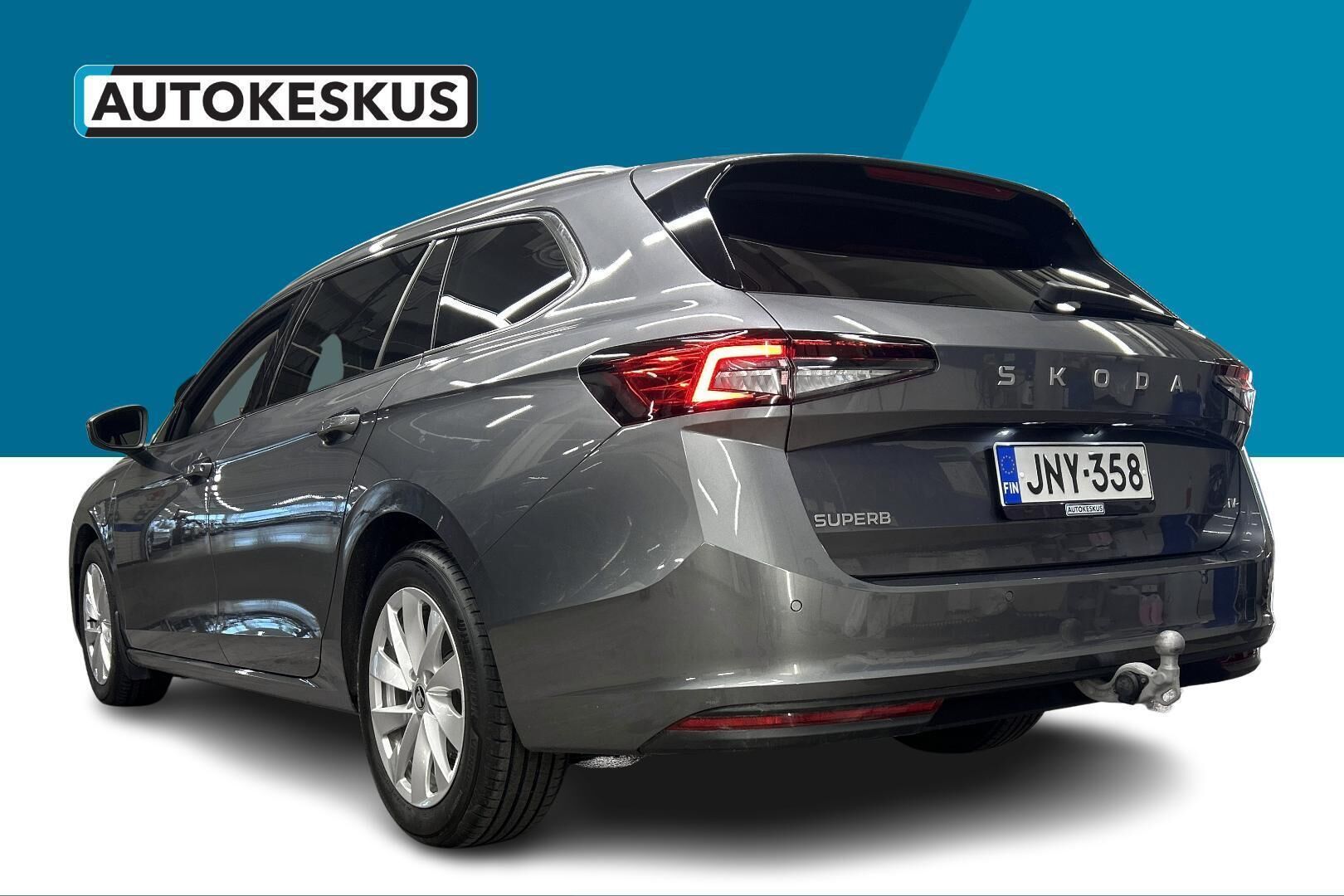 Skoda Superb iso kuva 2