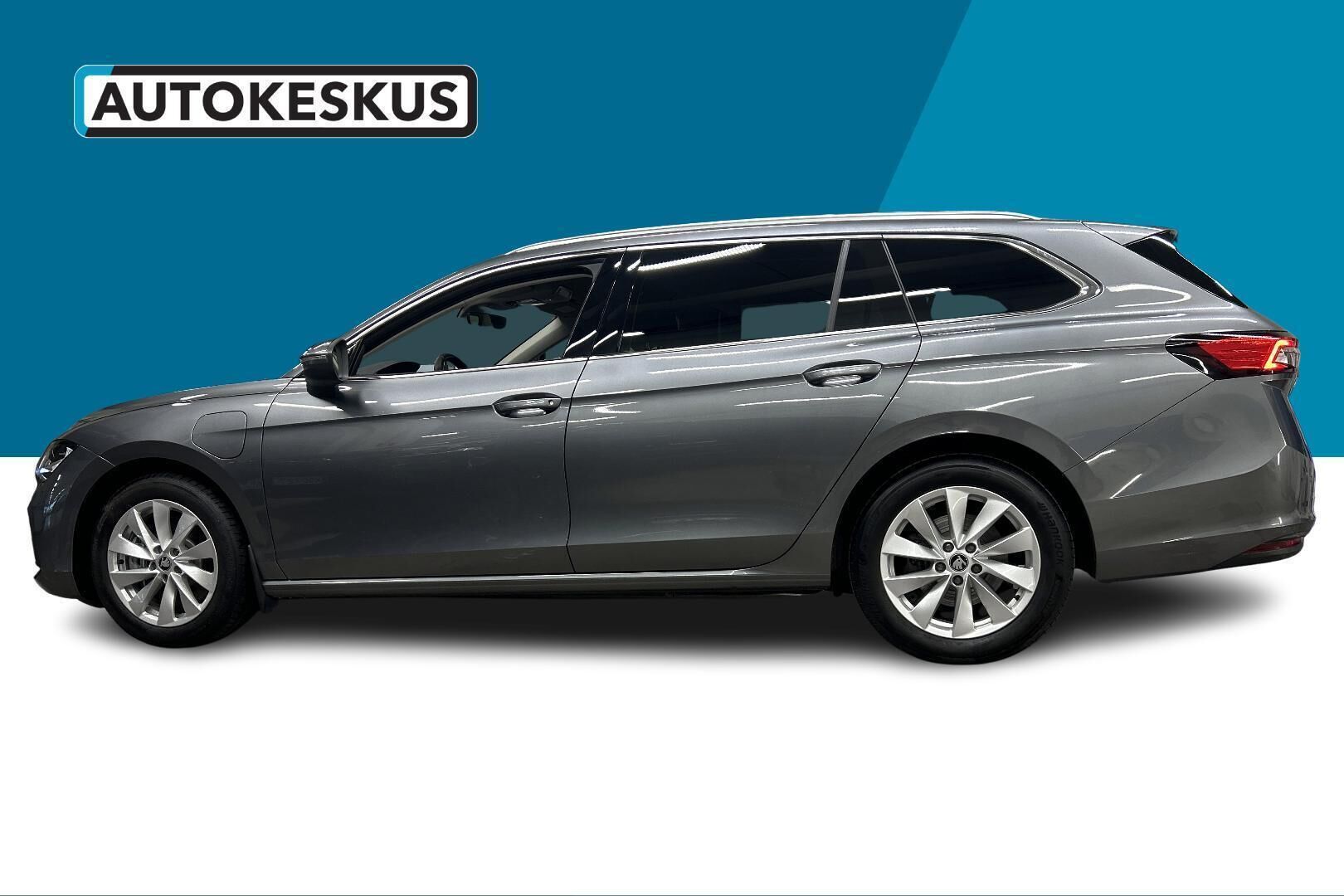 Skoda Superb iso kuva 3
