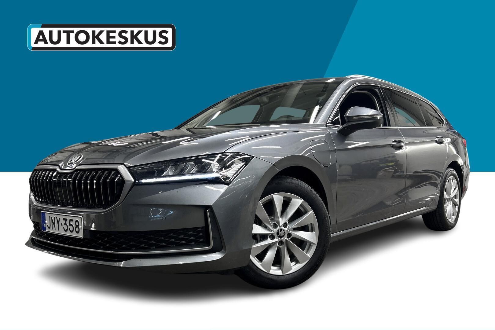 Skoda Superb iso kuva 14