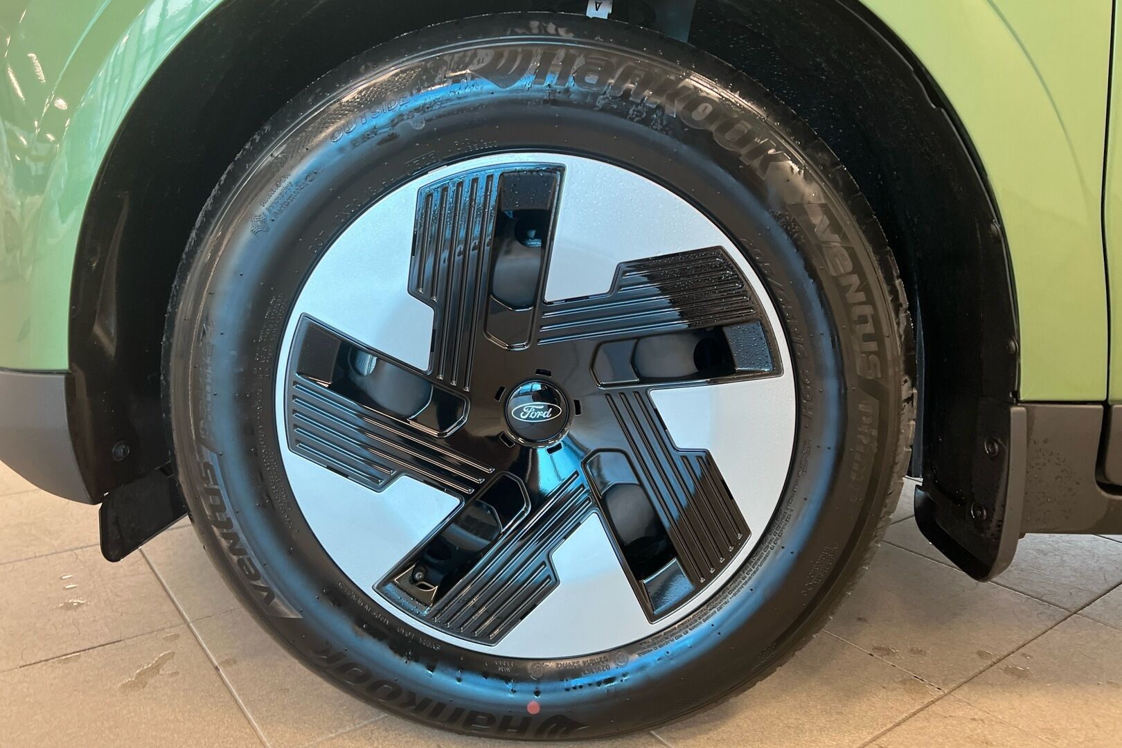 Ford Tourneo Courier iso kuva 18