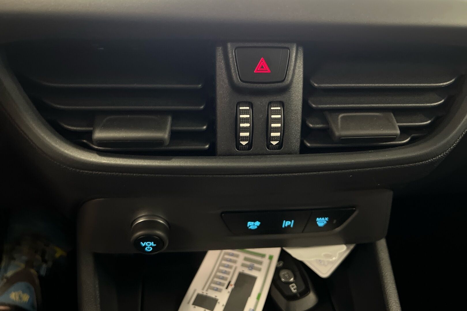 Ford Tourneo Courier iso kuva 9