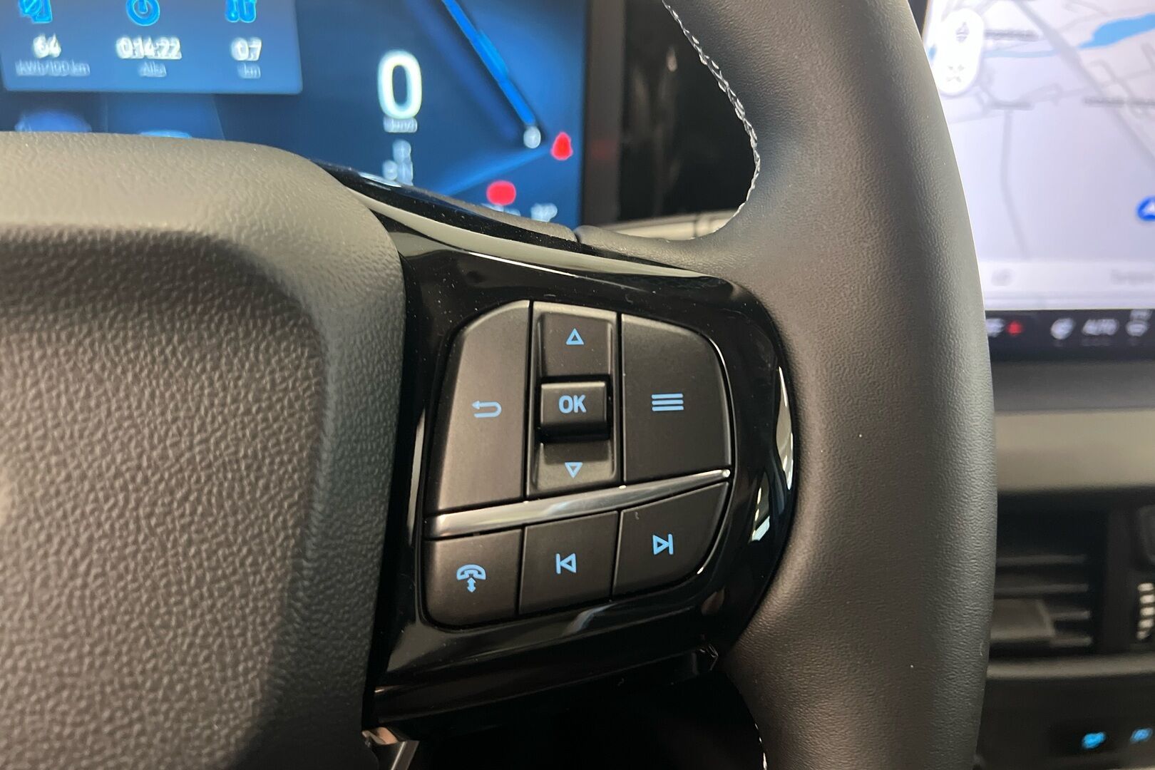 Ford Tourneo Courier iso kuva 10