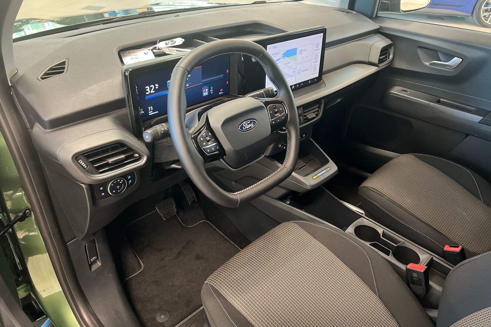 Ford Tourneo Courier iso kuva 5