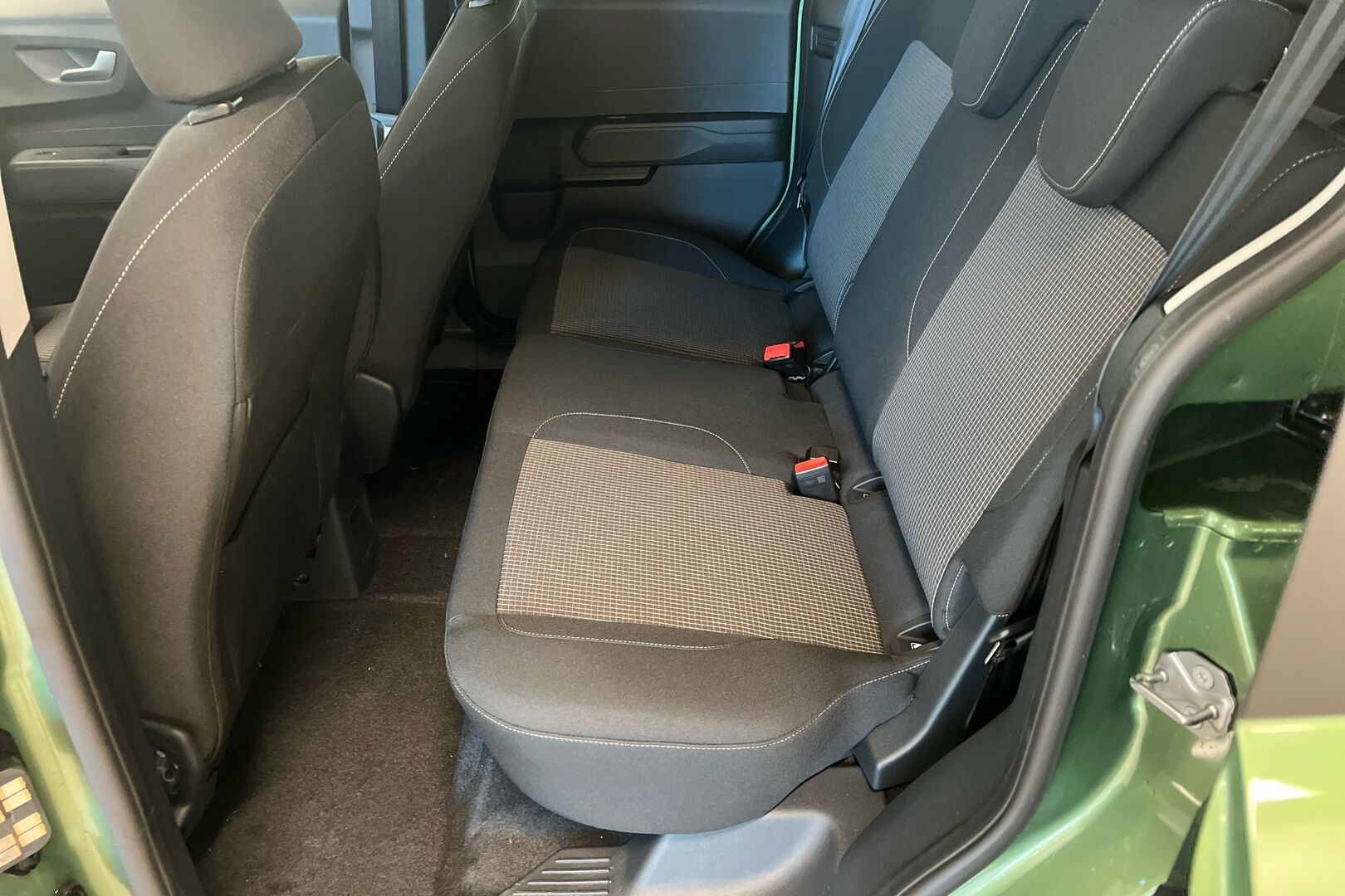 Ford Tourneo Courier iso kuva 17