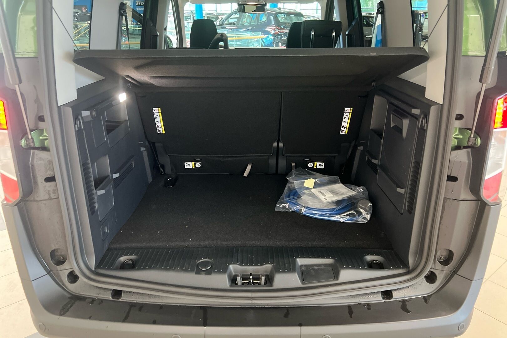 Ford Tourneo Courier iso kuva 7