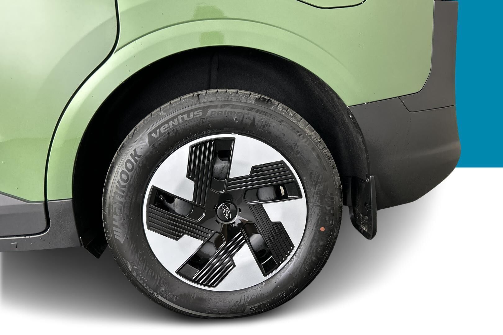 Ford Tourneo Courier iso kuva 10