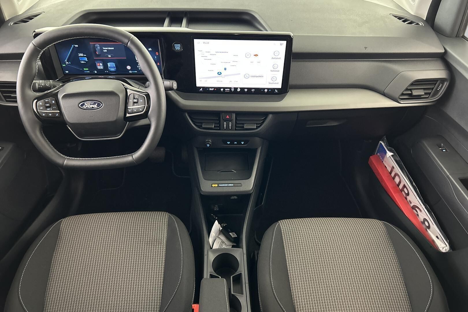Ford Tourneo Courier iso kuva 11