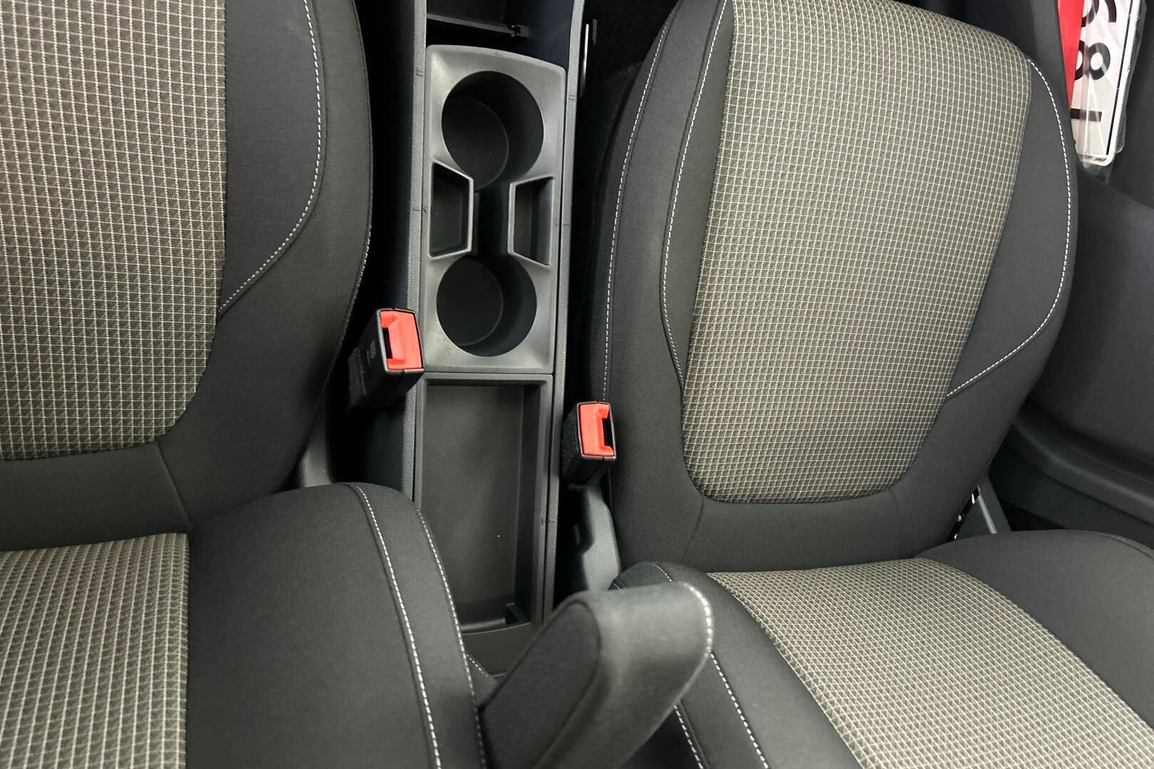 Ford Tourneo Courier iso kuva 19