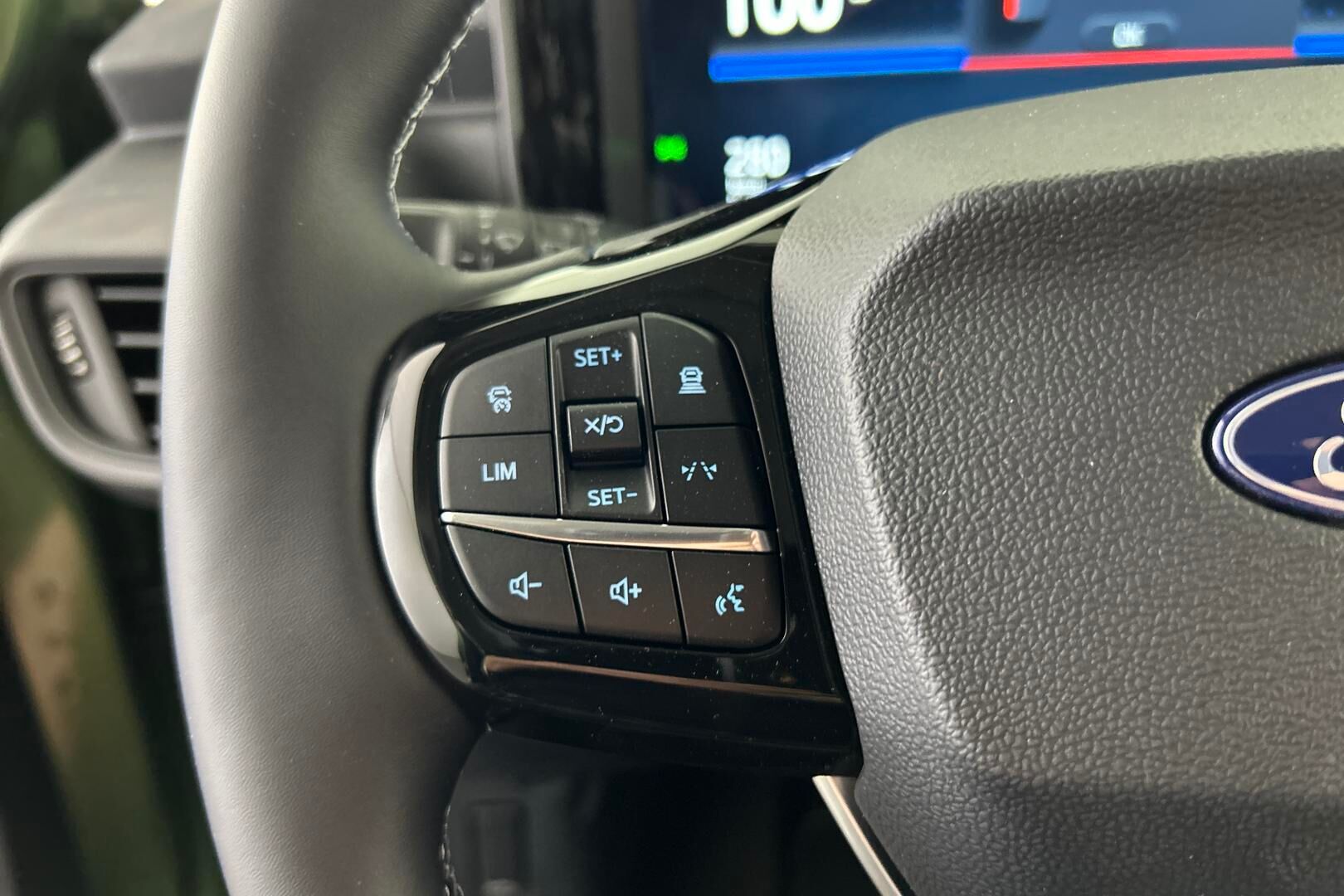 Ford Tourneo Courier iso kuva 21