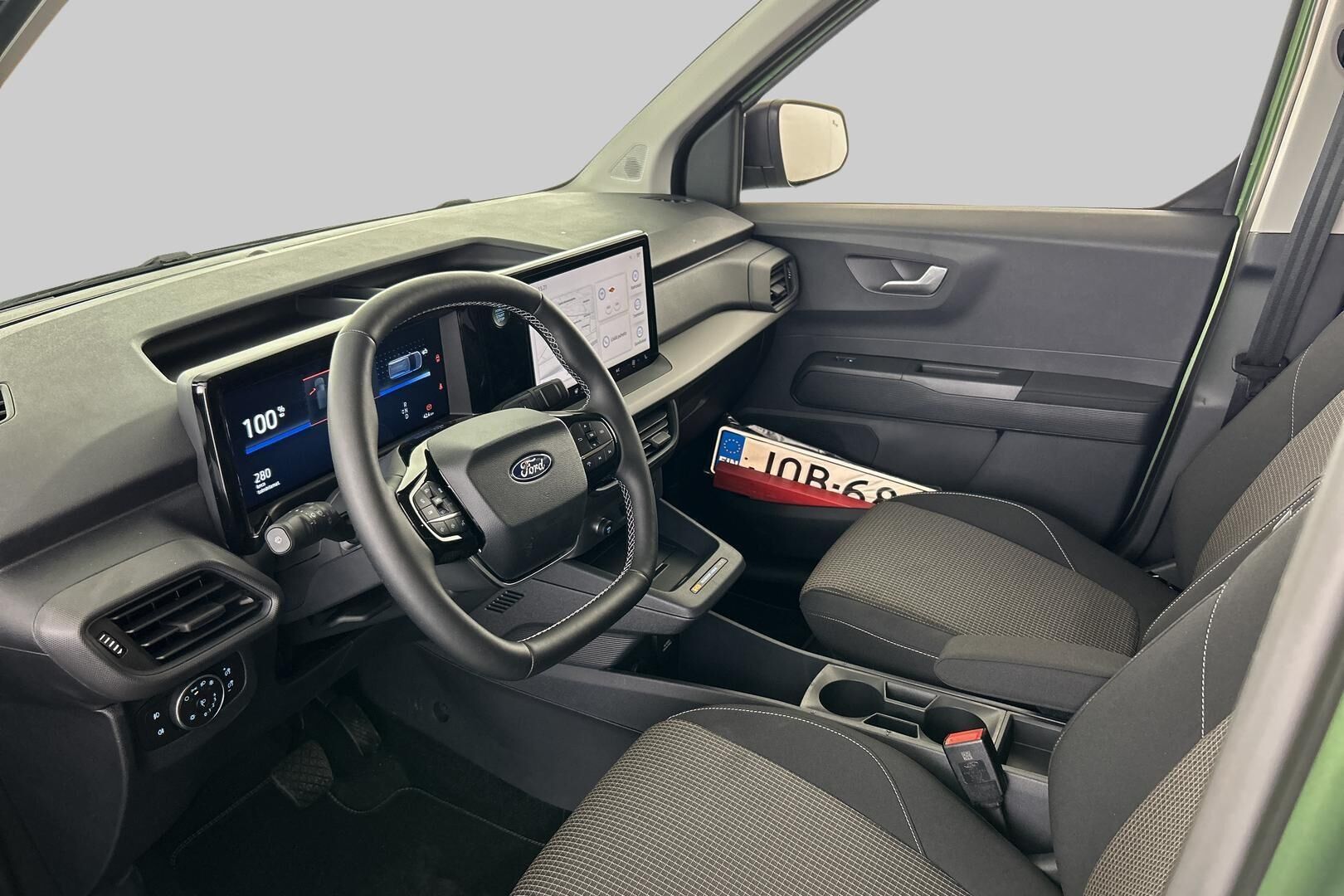 Ford Tourneo Courier iso kuva 7