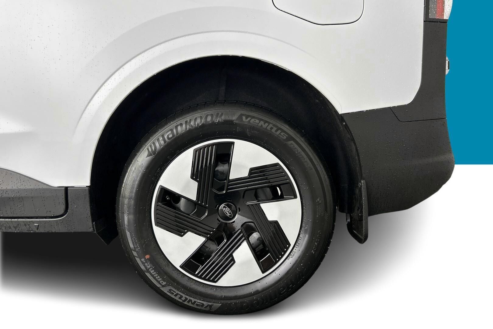 Ford Transit Courier iso kuva 9