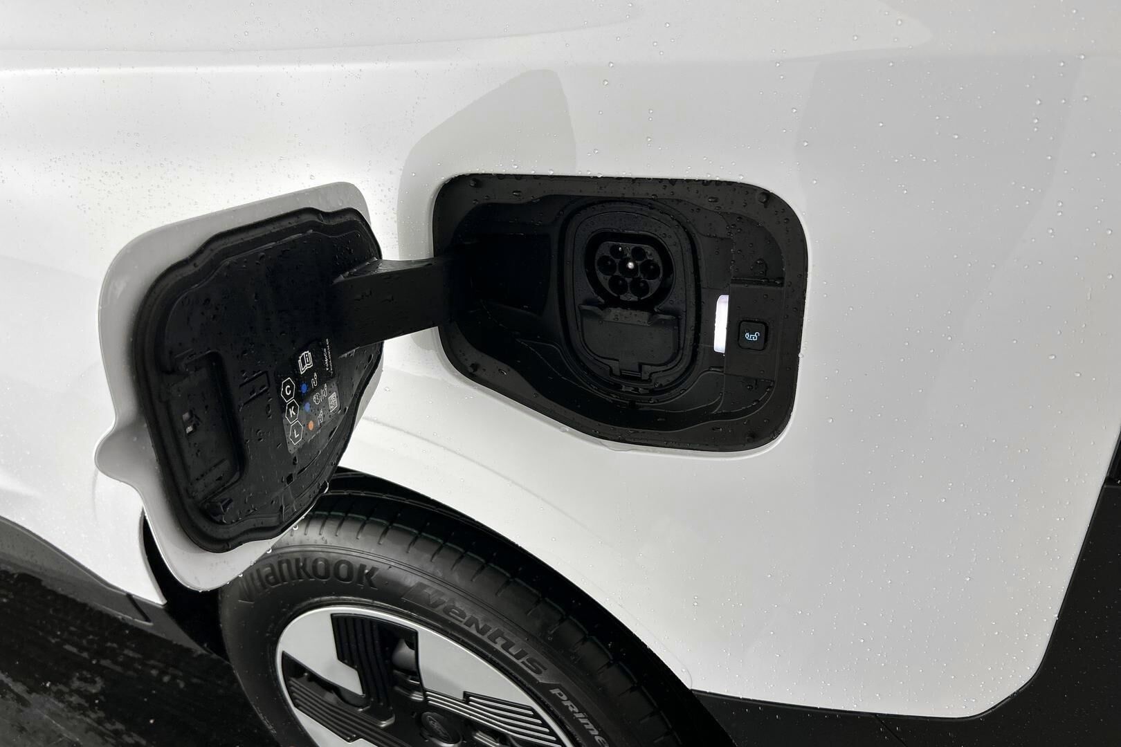 Ford Transit Courier iso kuva 31