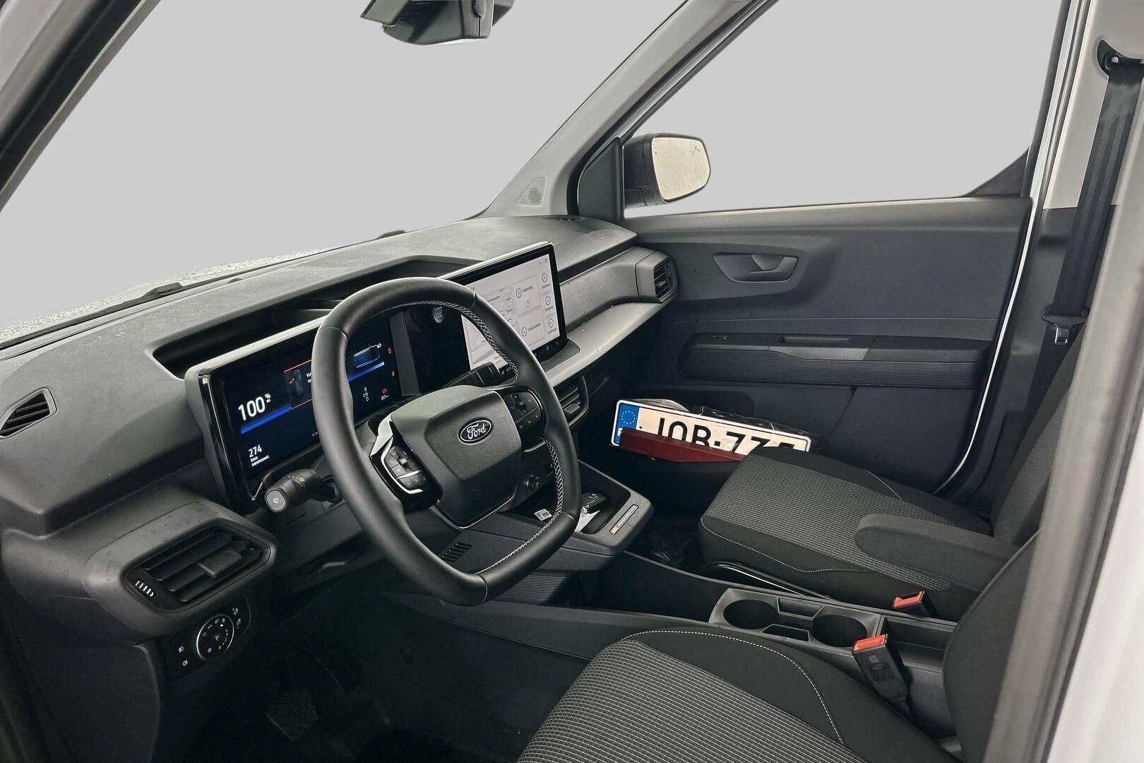 Ford Transit Courier iso kuva 6