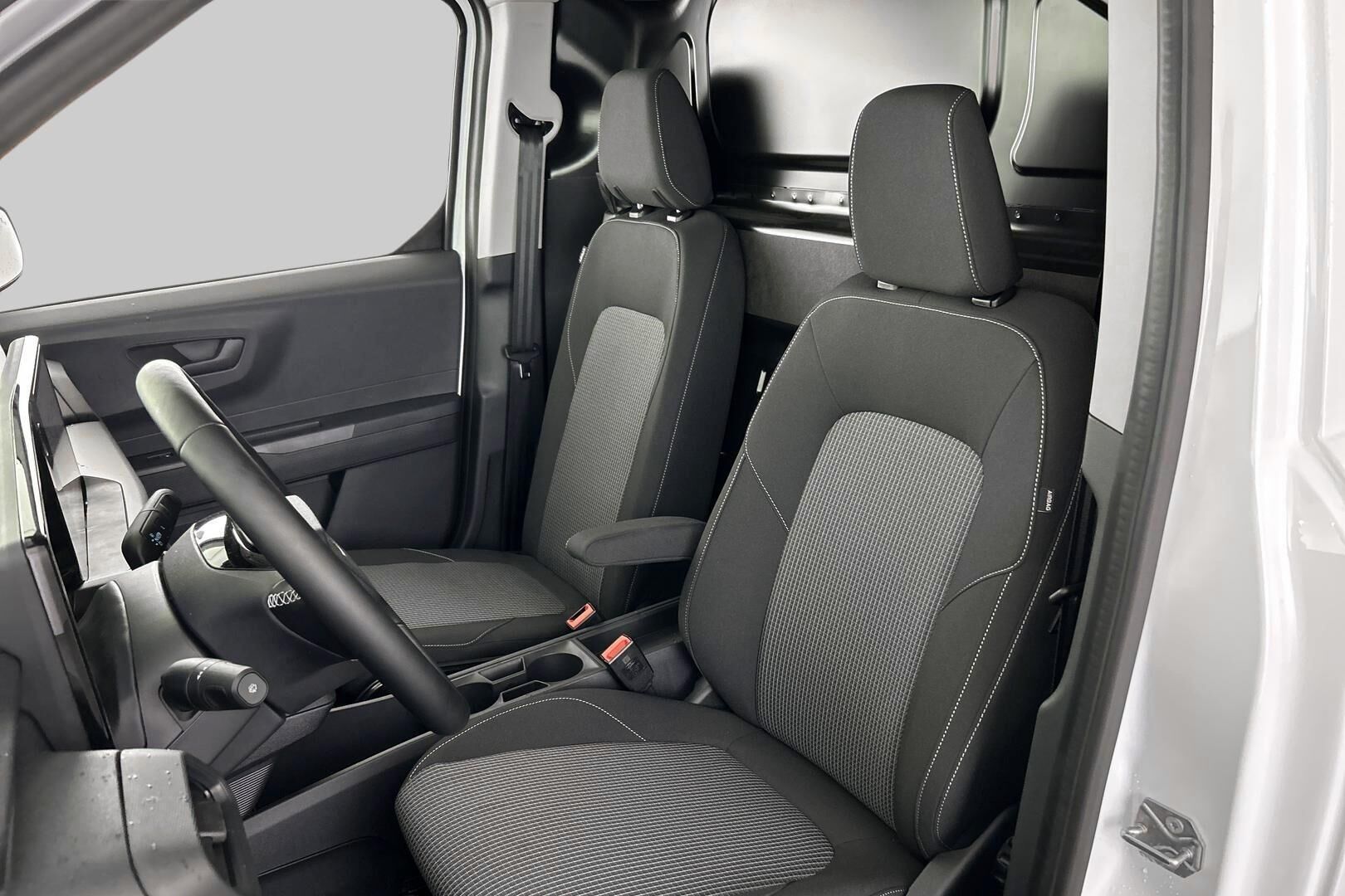 Ford Transit Courier iso kuva 7