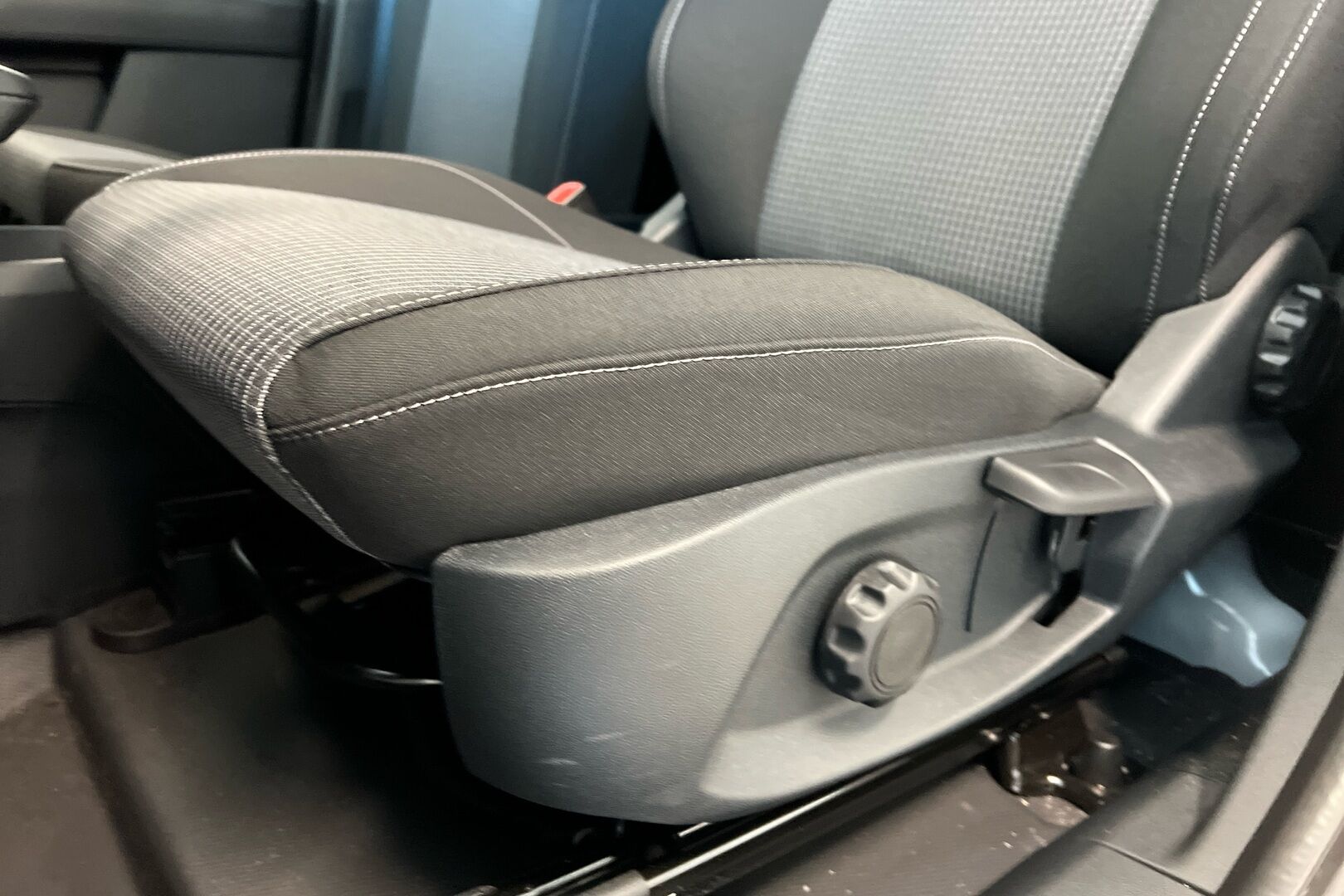 Ford Transit Courier iso kuva 18