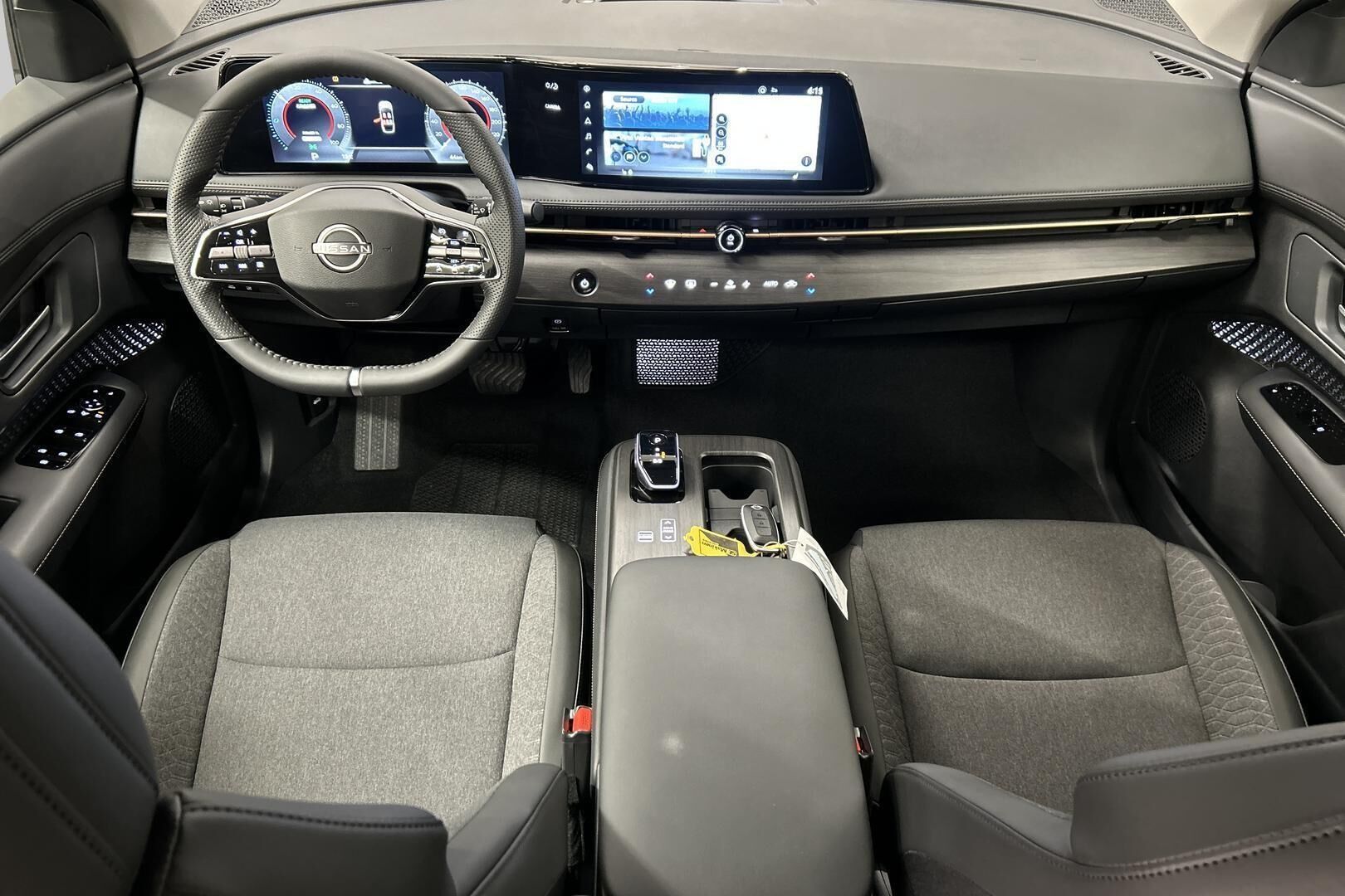 Nissan Ariya iso kuva 10