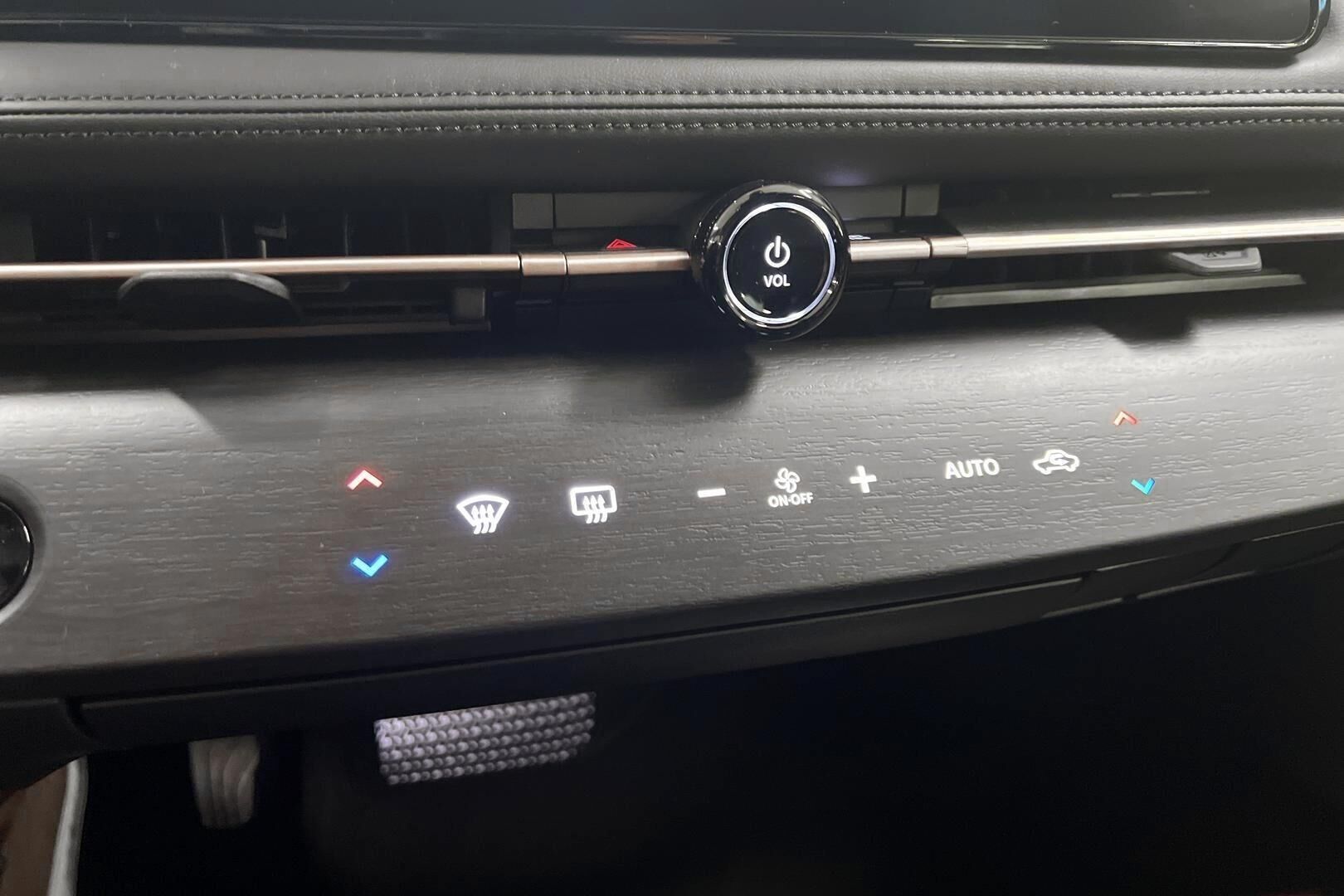 Nissan Ariya iso kuva 16