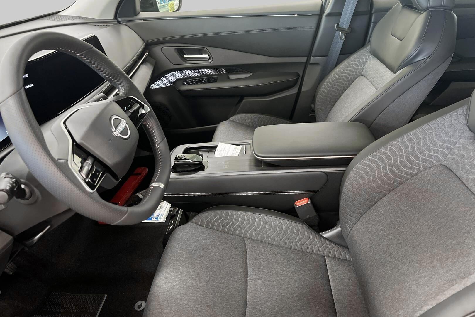 Nissan Ariya iso kuva 8