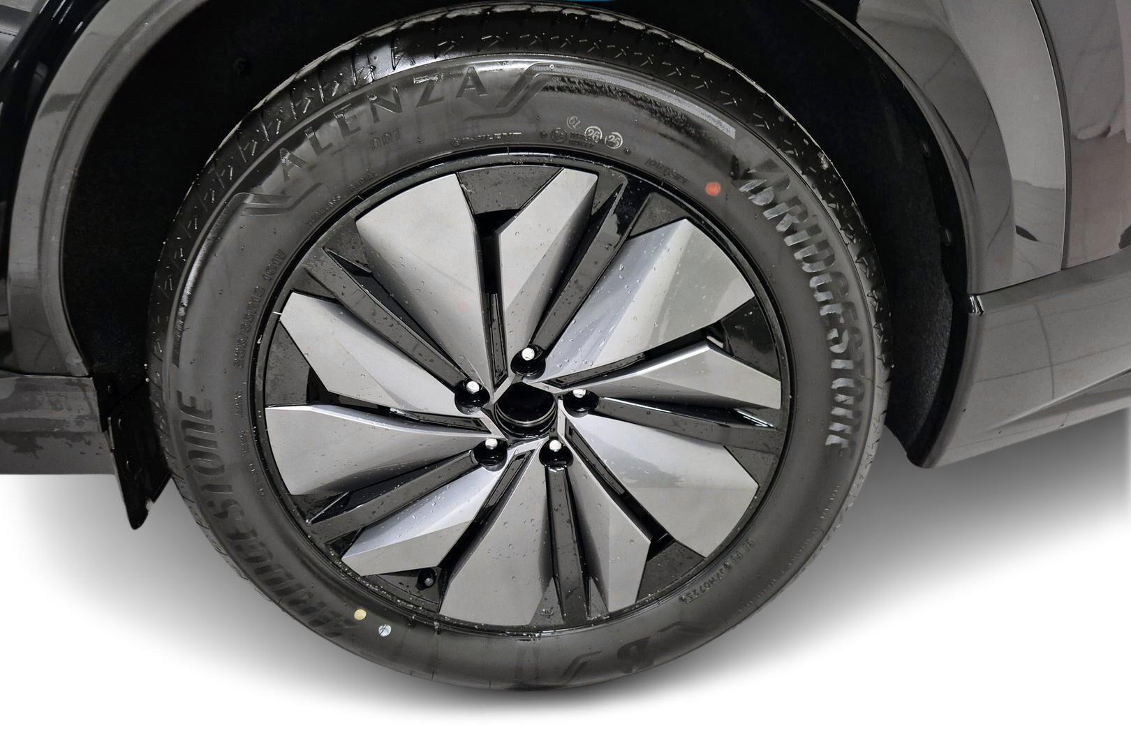 Nissan Ariya iso kuva 12