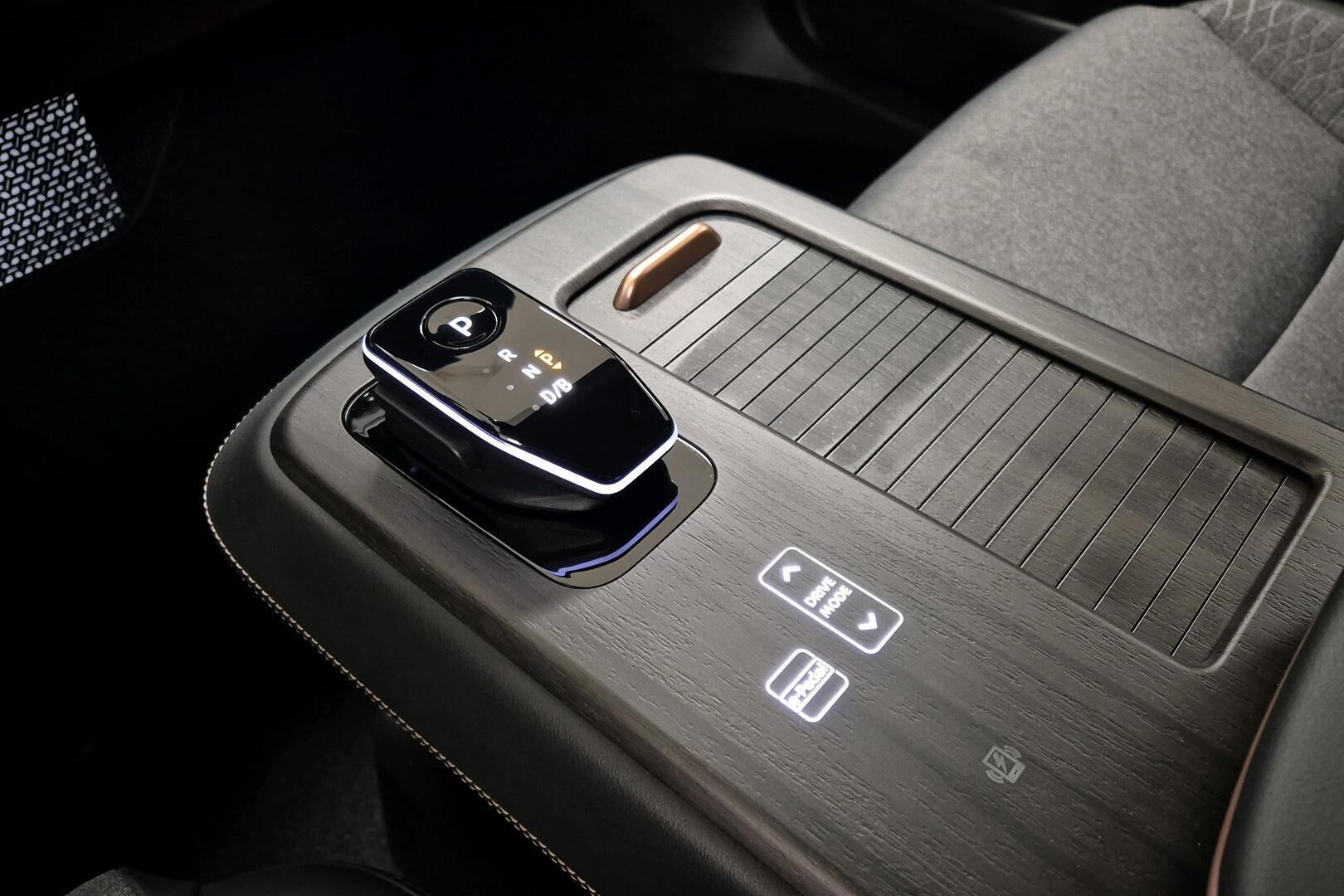 Nissan Ariya iso kuva 16